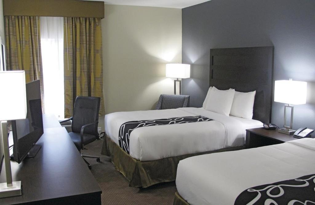 2 Queen Beds,Mobility/Hearing Access,Countryside View,Tub w/Grab Bars,No Smoking photo 2