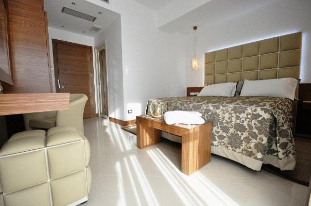 Double or Twin Room - Photo 5