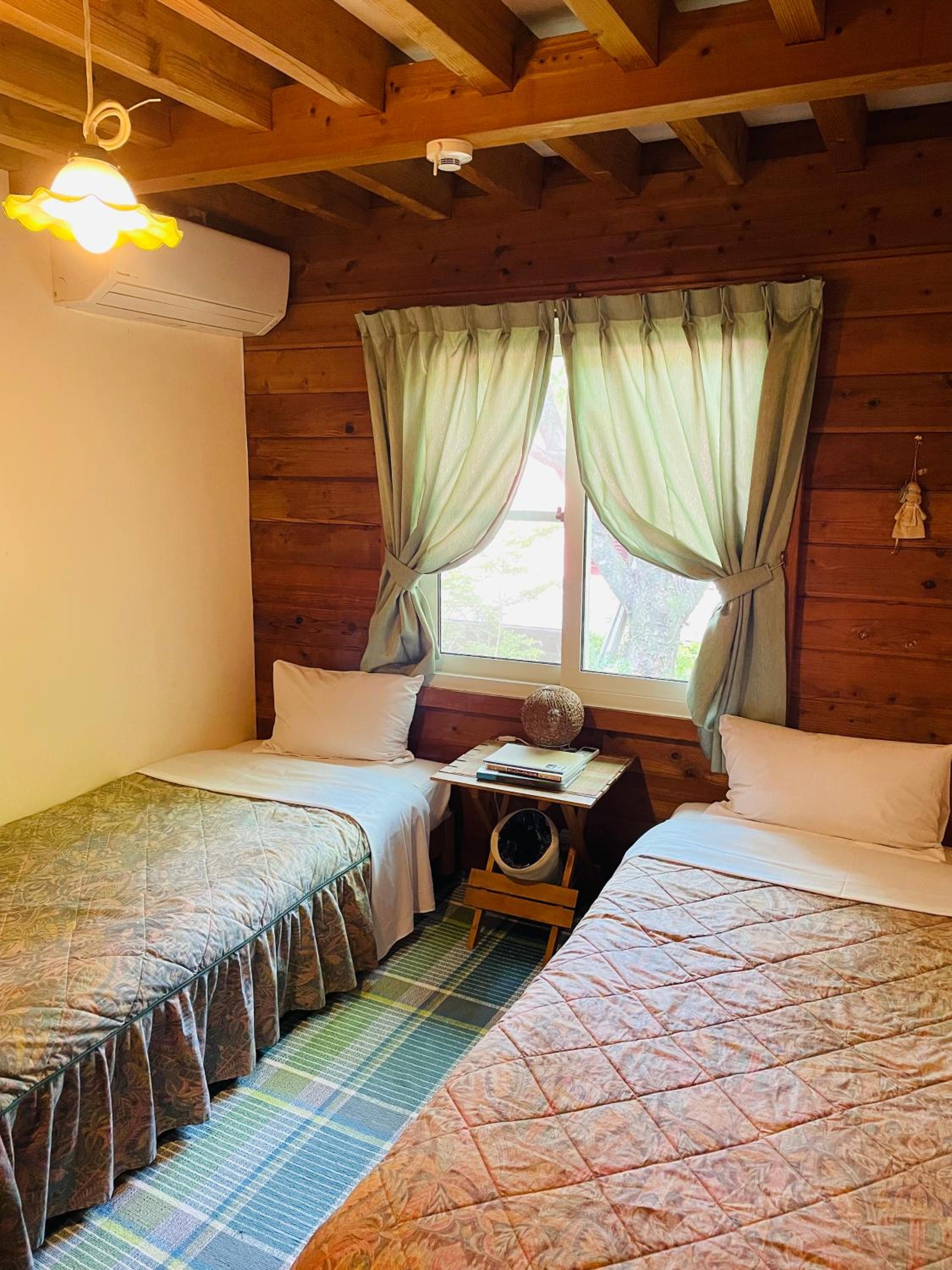 Twin Room - Photo 2