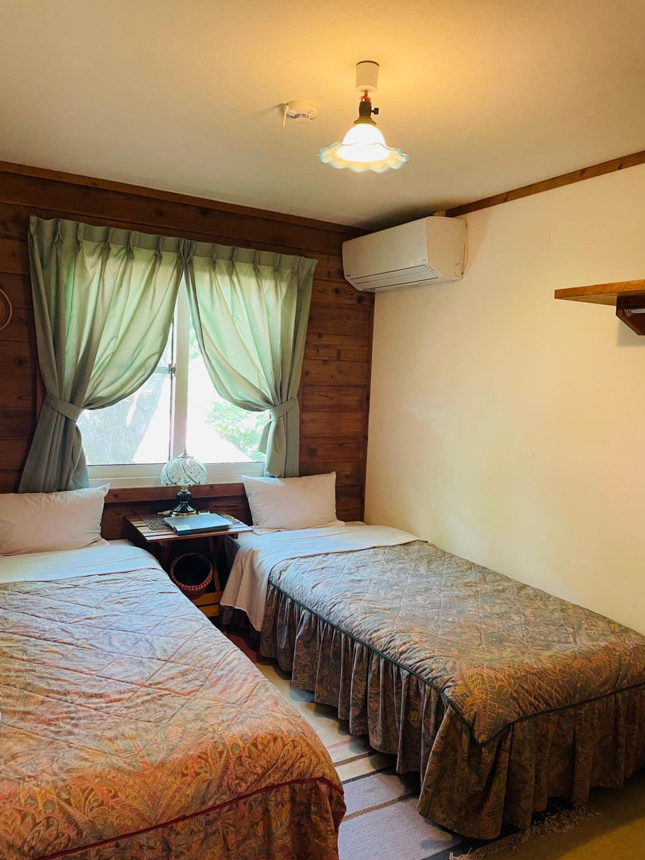 Twin Room - Photo 3