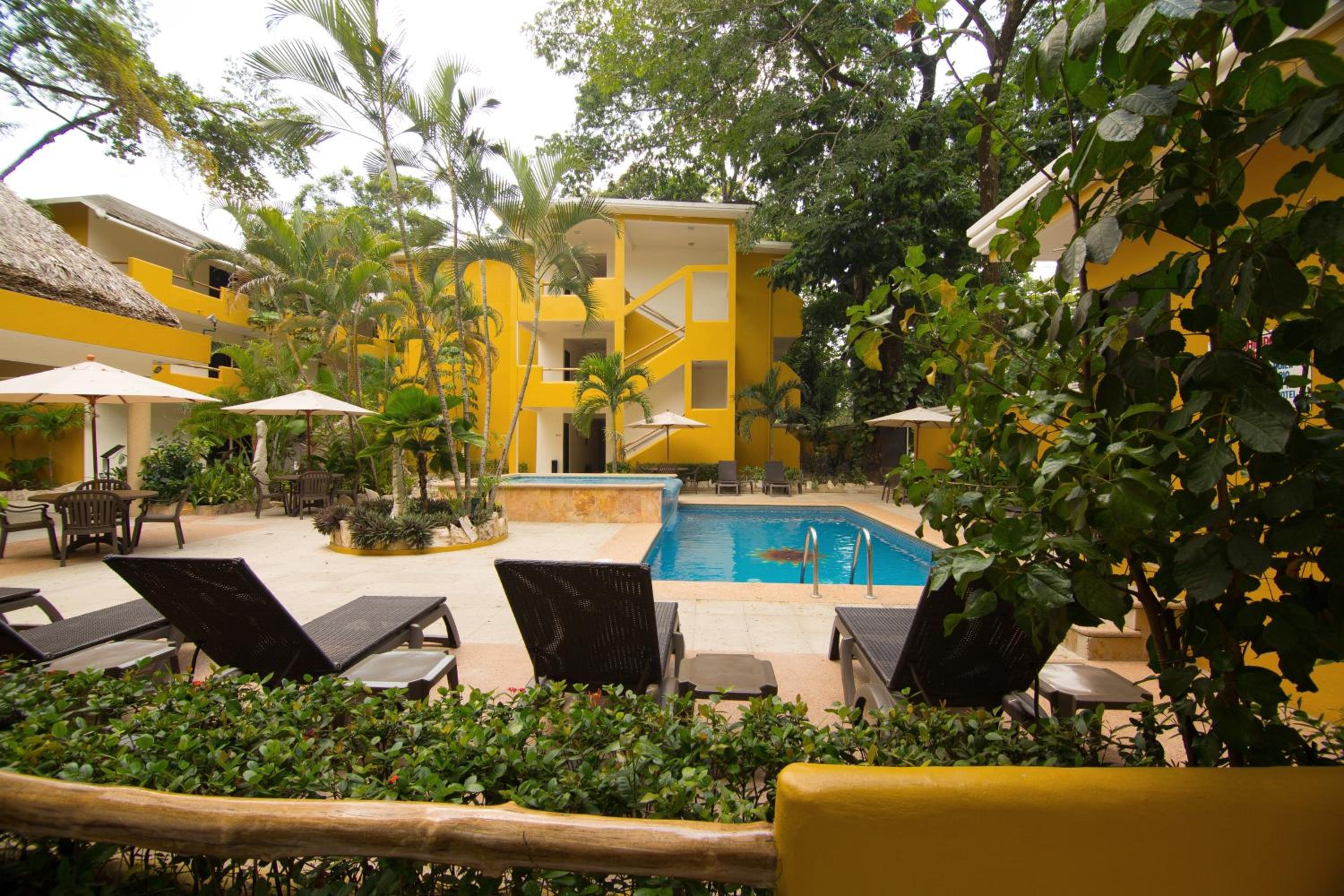 Double Room with Two Double Beds with Balcony - Photo 7
