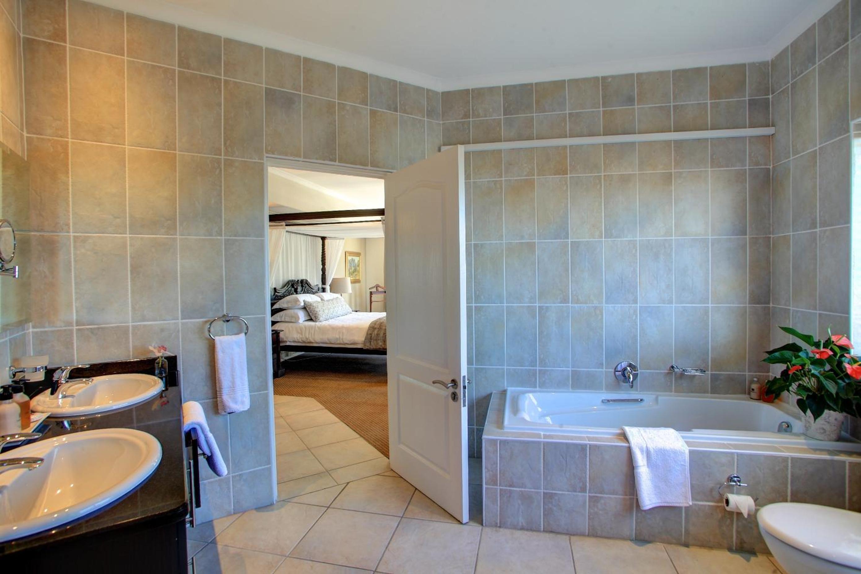 Superior Suite 5 Honeymoon - Photo 6