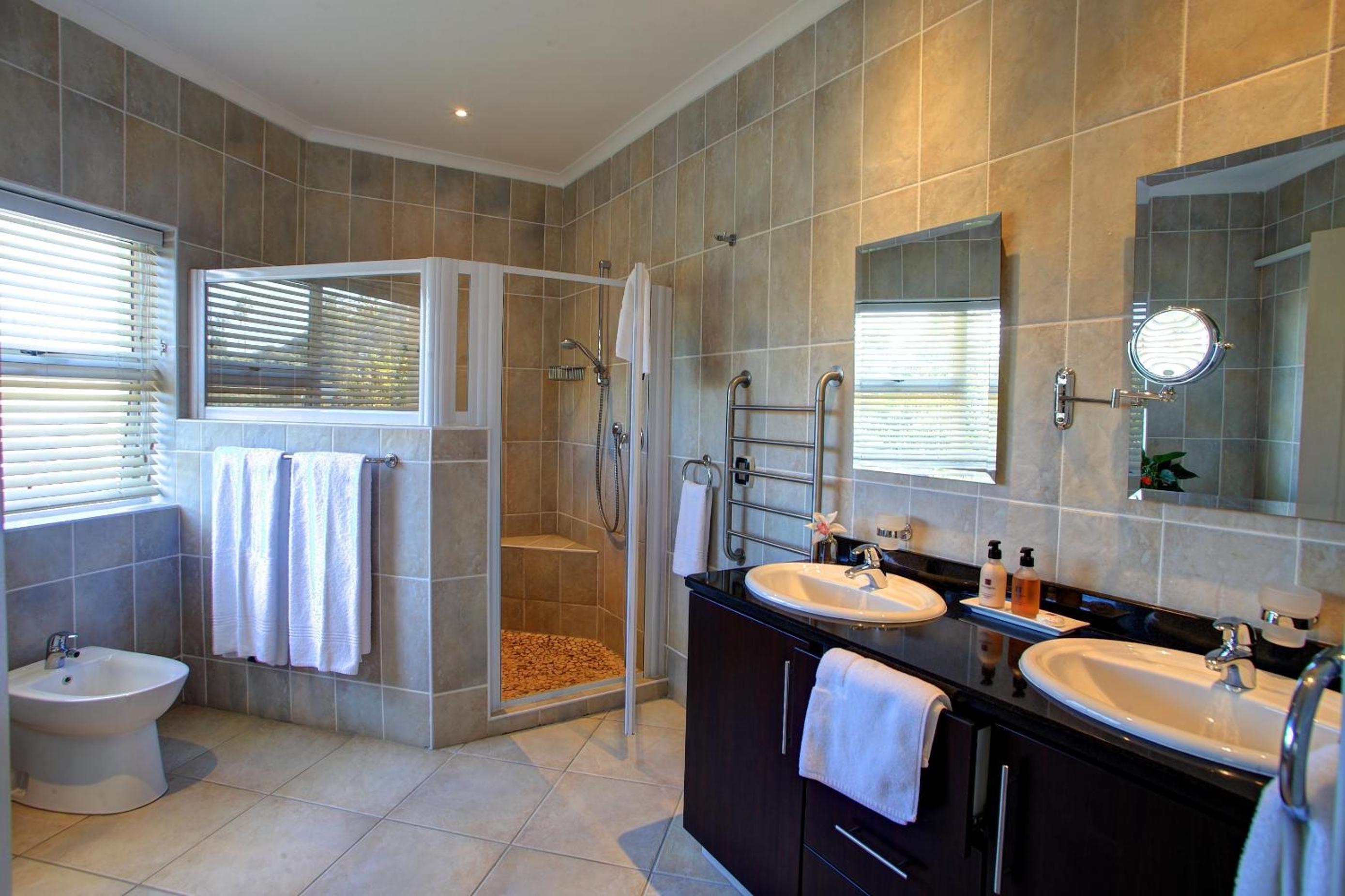 Superior Suite 5 Honeymoon - Photo 8