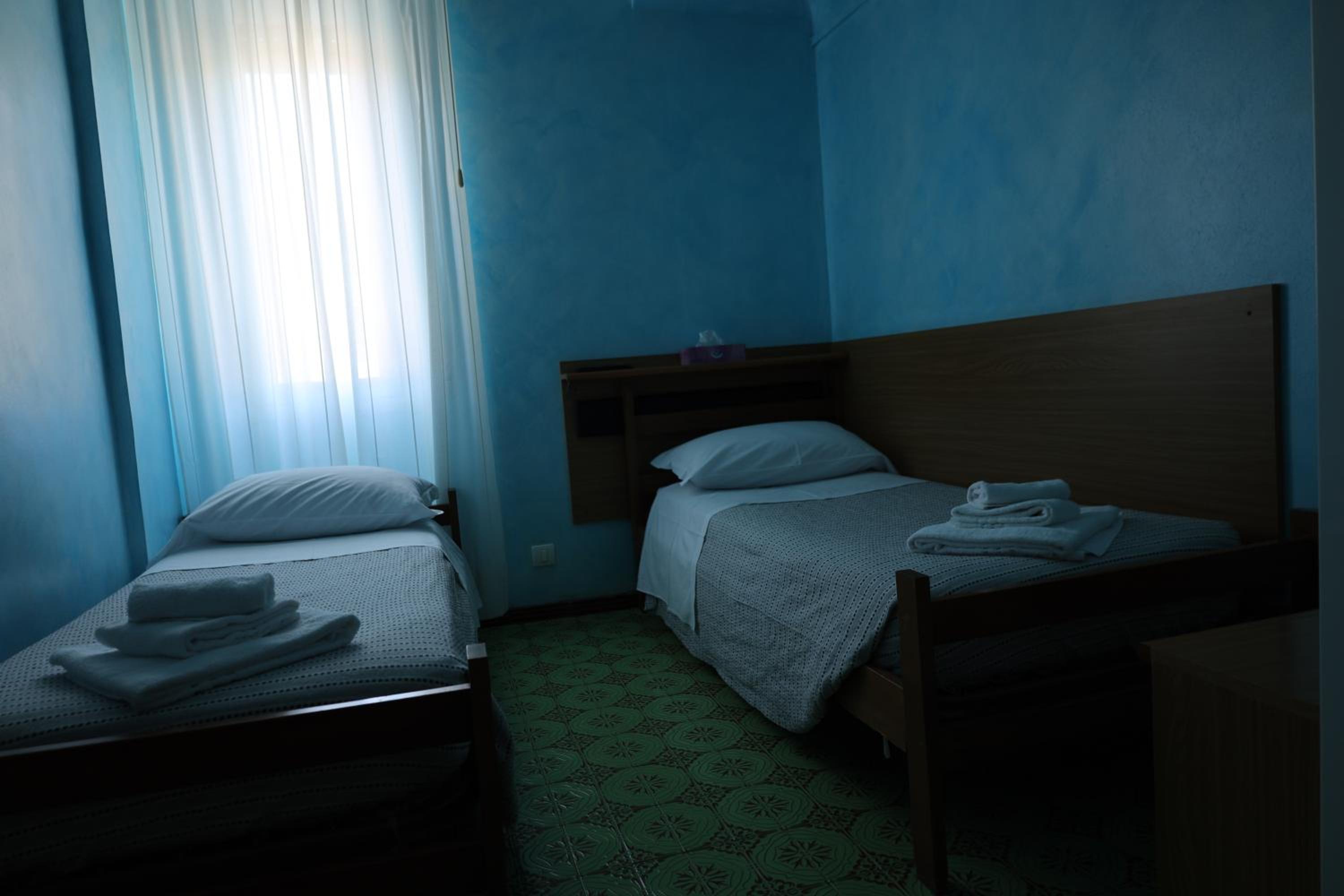 Quadruple Room with Balcony - Photo 7