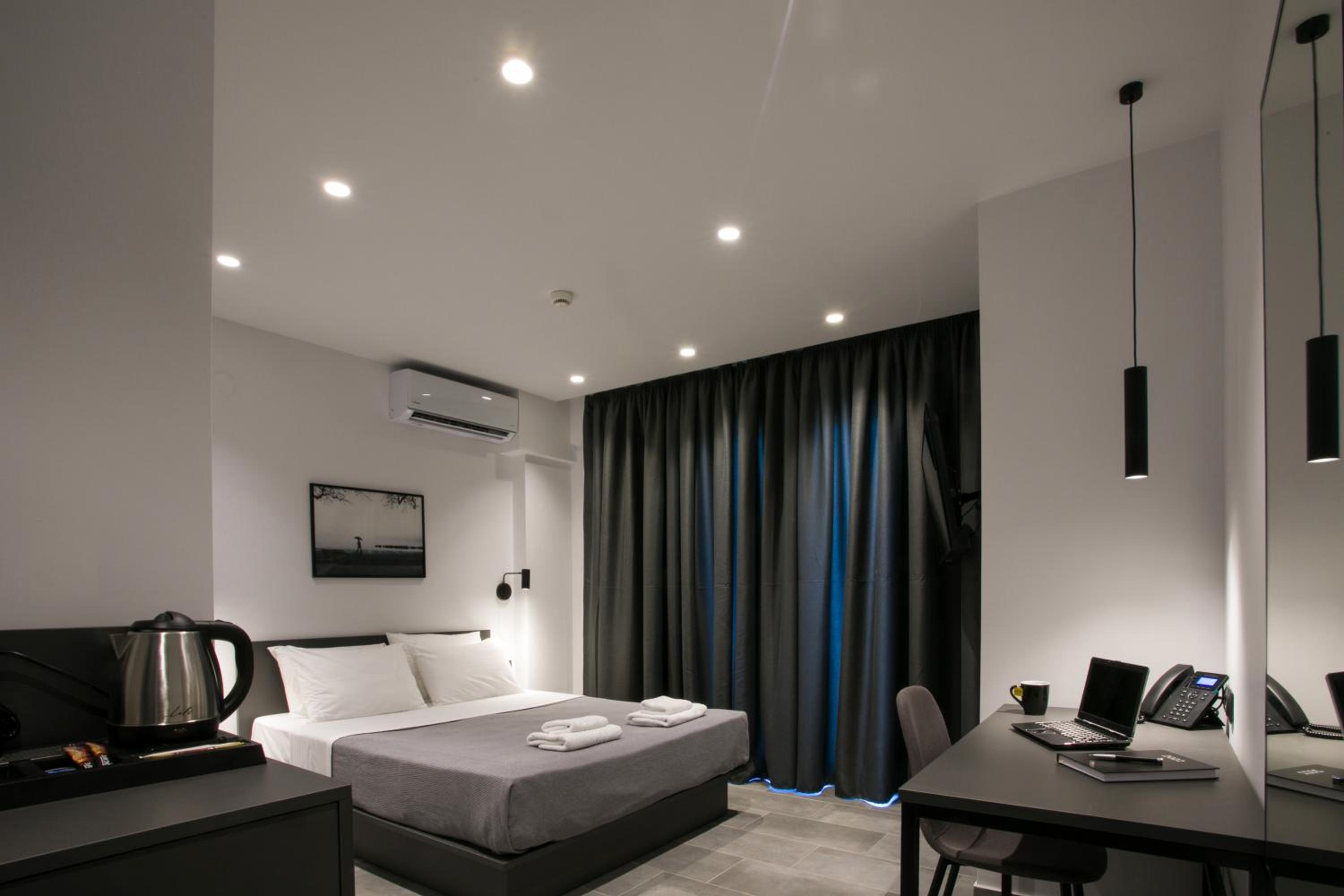 Standard Double Room - Photo 8