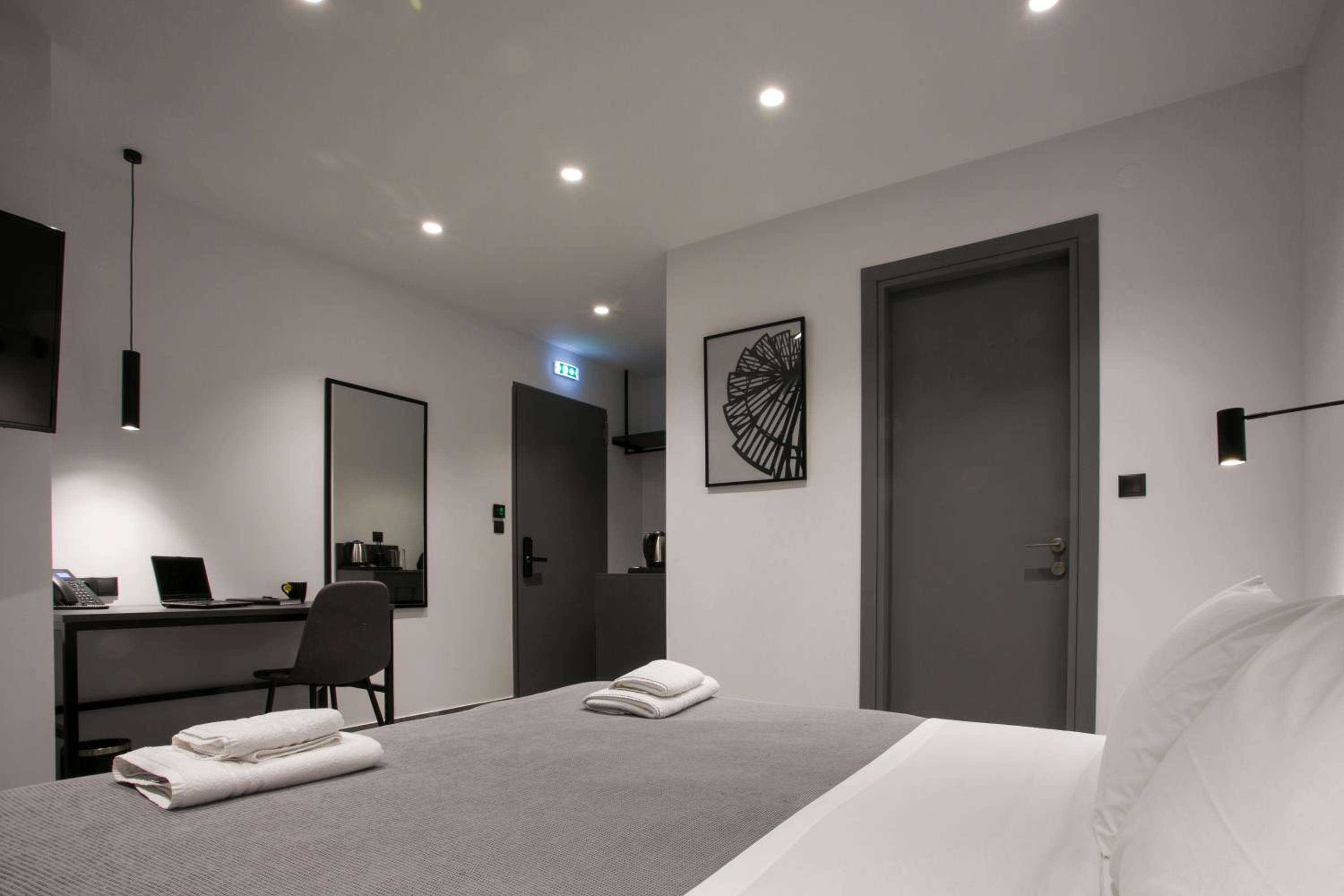 Standard Double Room - Photo 2