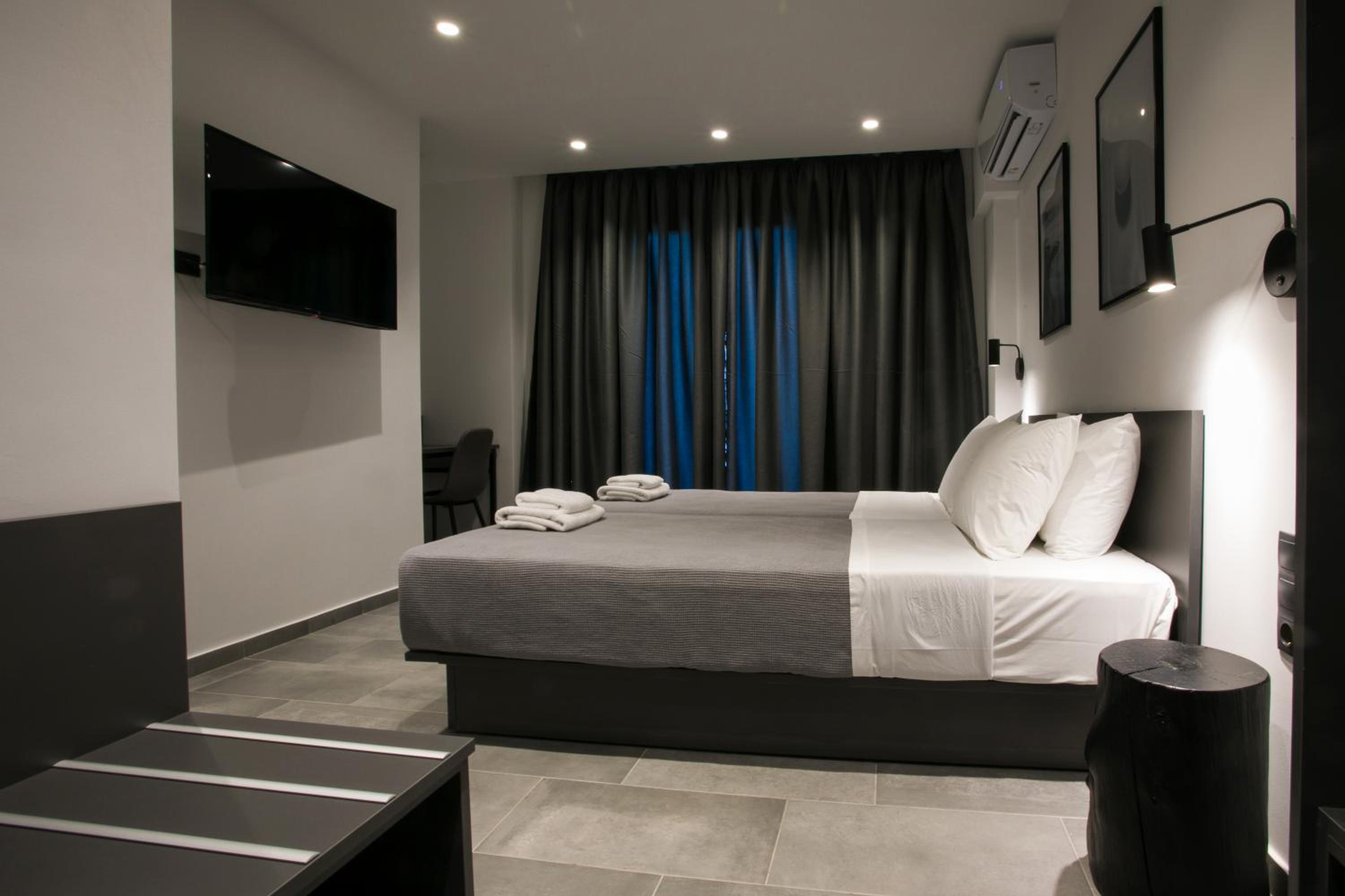 Deluxe Double or Twin Room with Balcony - Photo 14