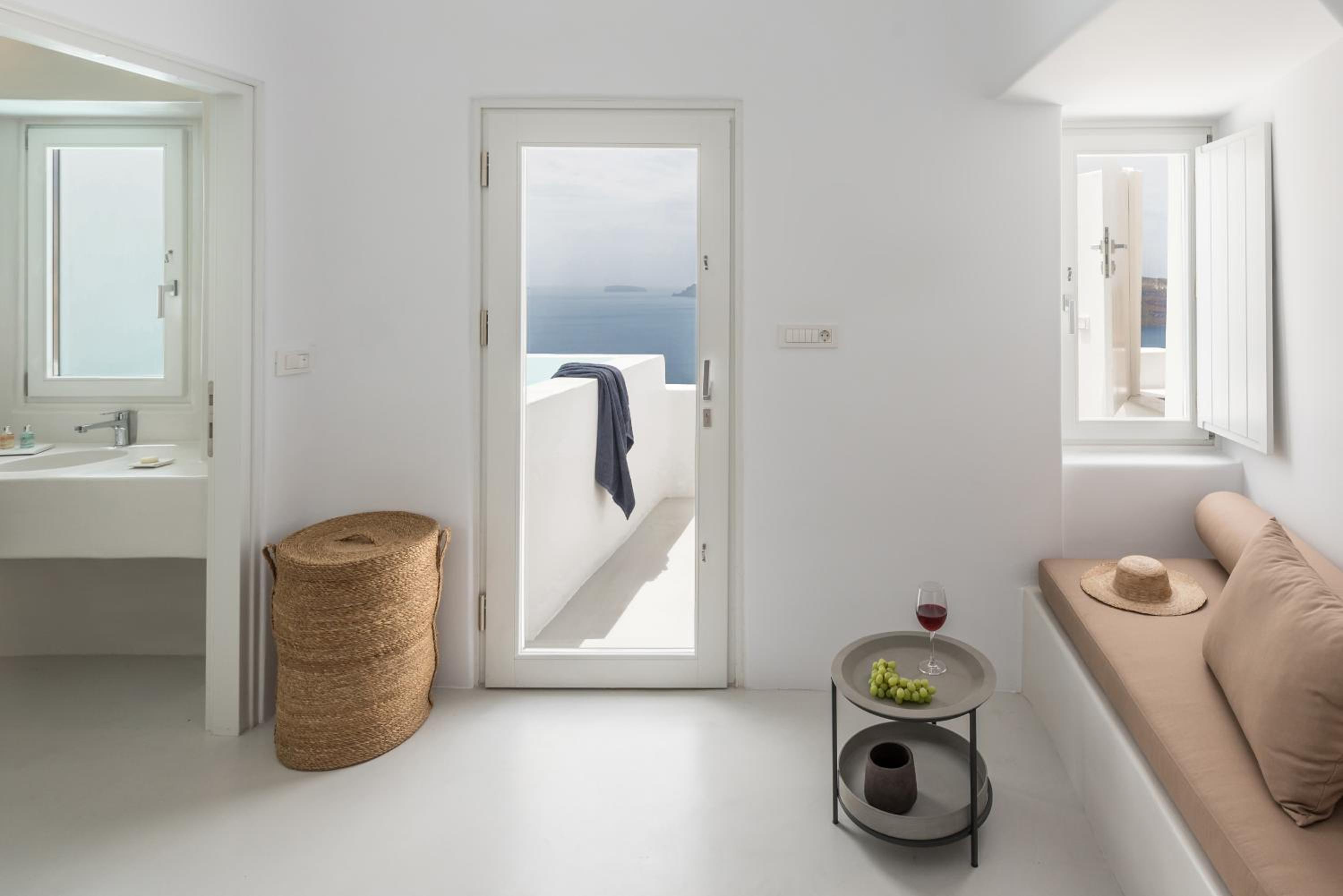 Honeymoon Suite with Hot Tub and Caldera View - Photo 10