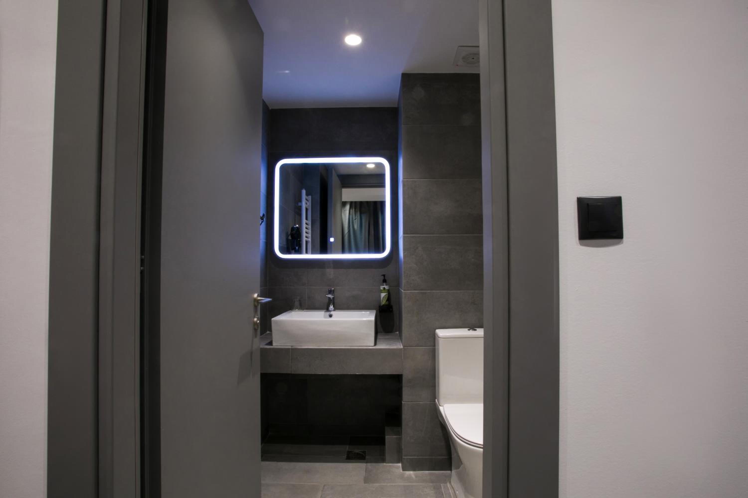 Economy Double Room - Photo 8