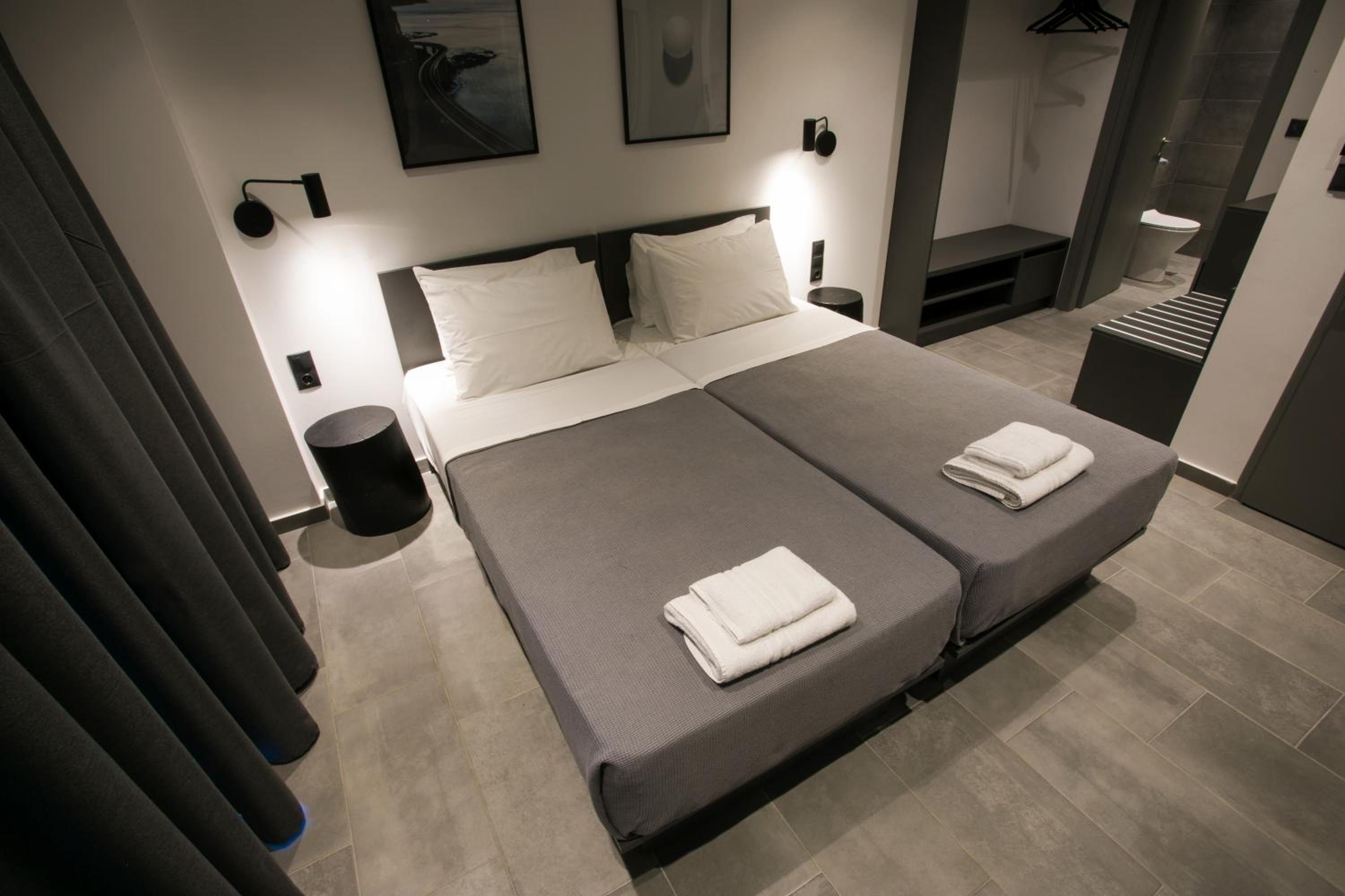 Deluxe Double or Twin Room with Balcony - Photo 16