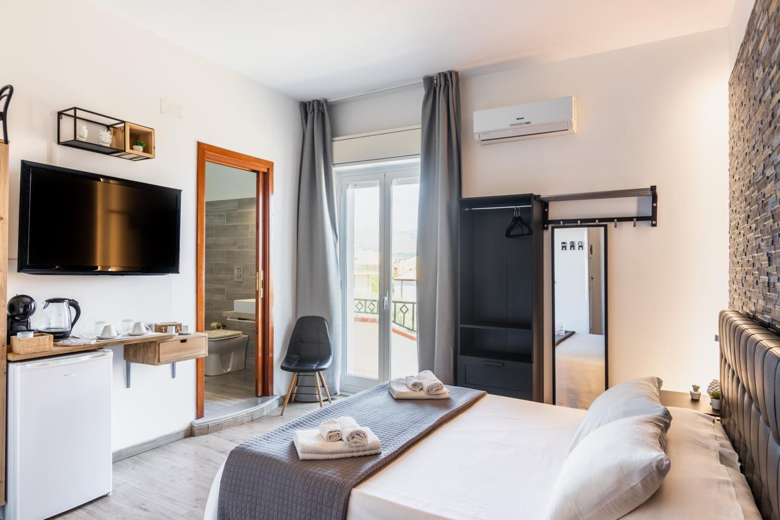 Double Room with Lateral Sea View photo 3