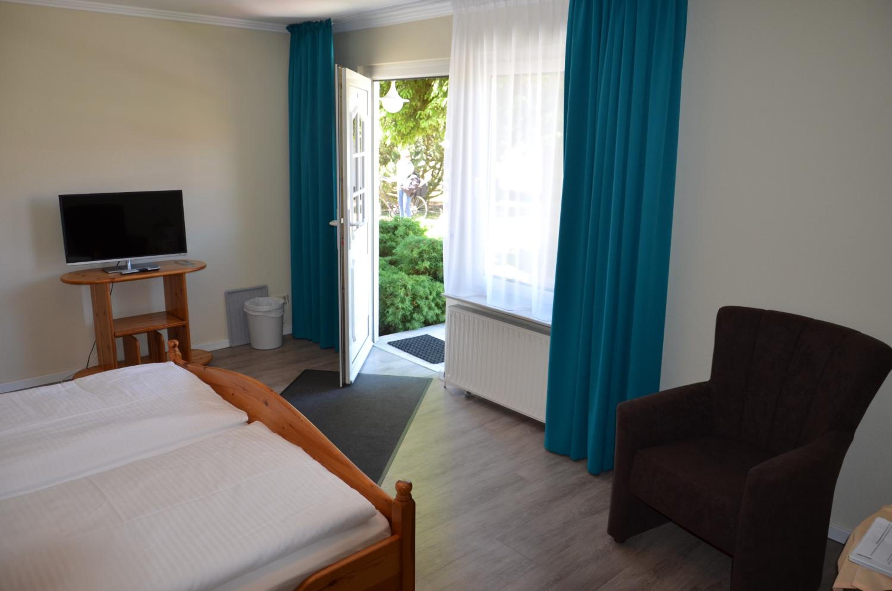 Budget Double Room photo 2