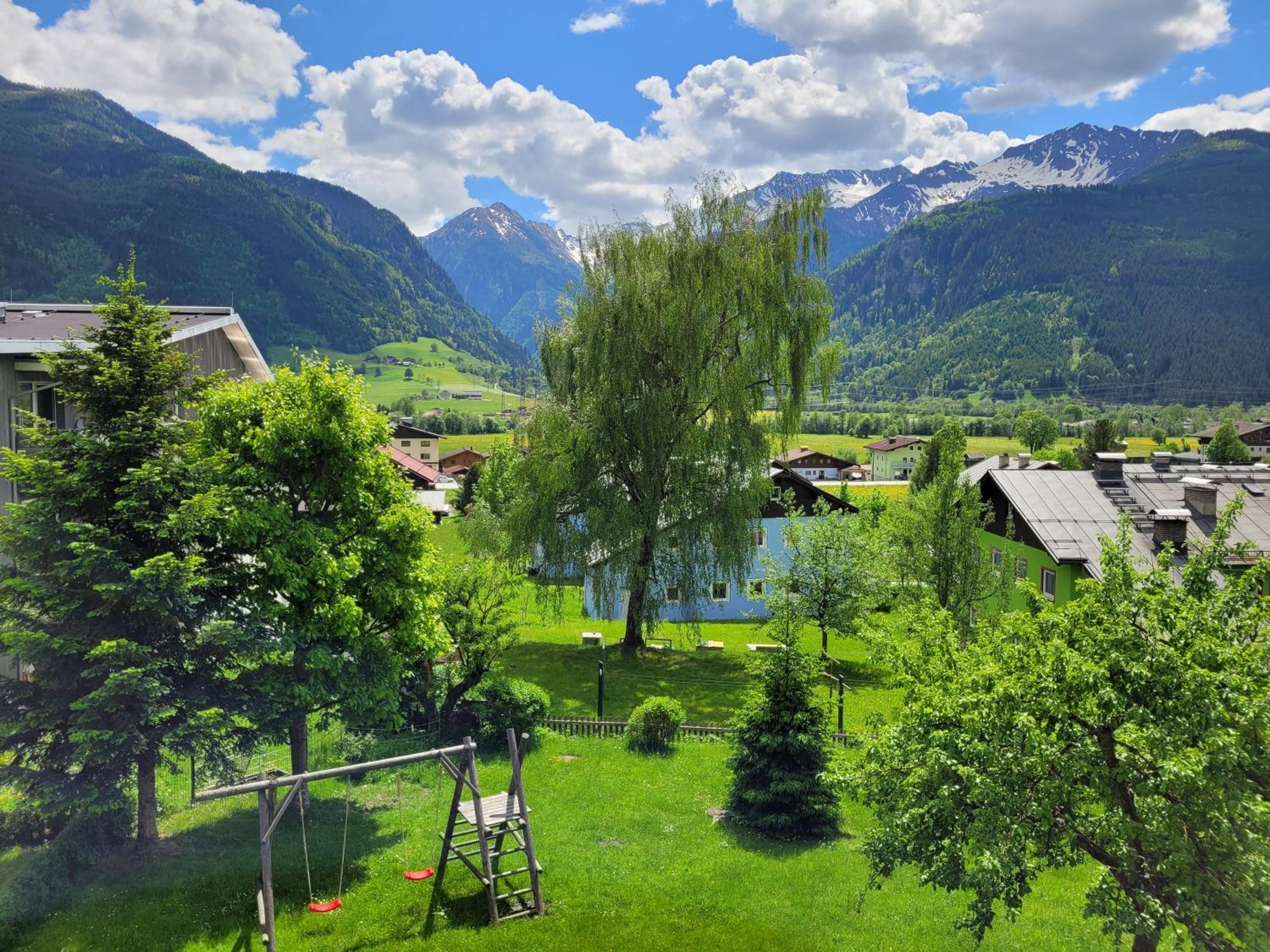 Apartment with Mountain View photo 3
