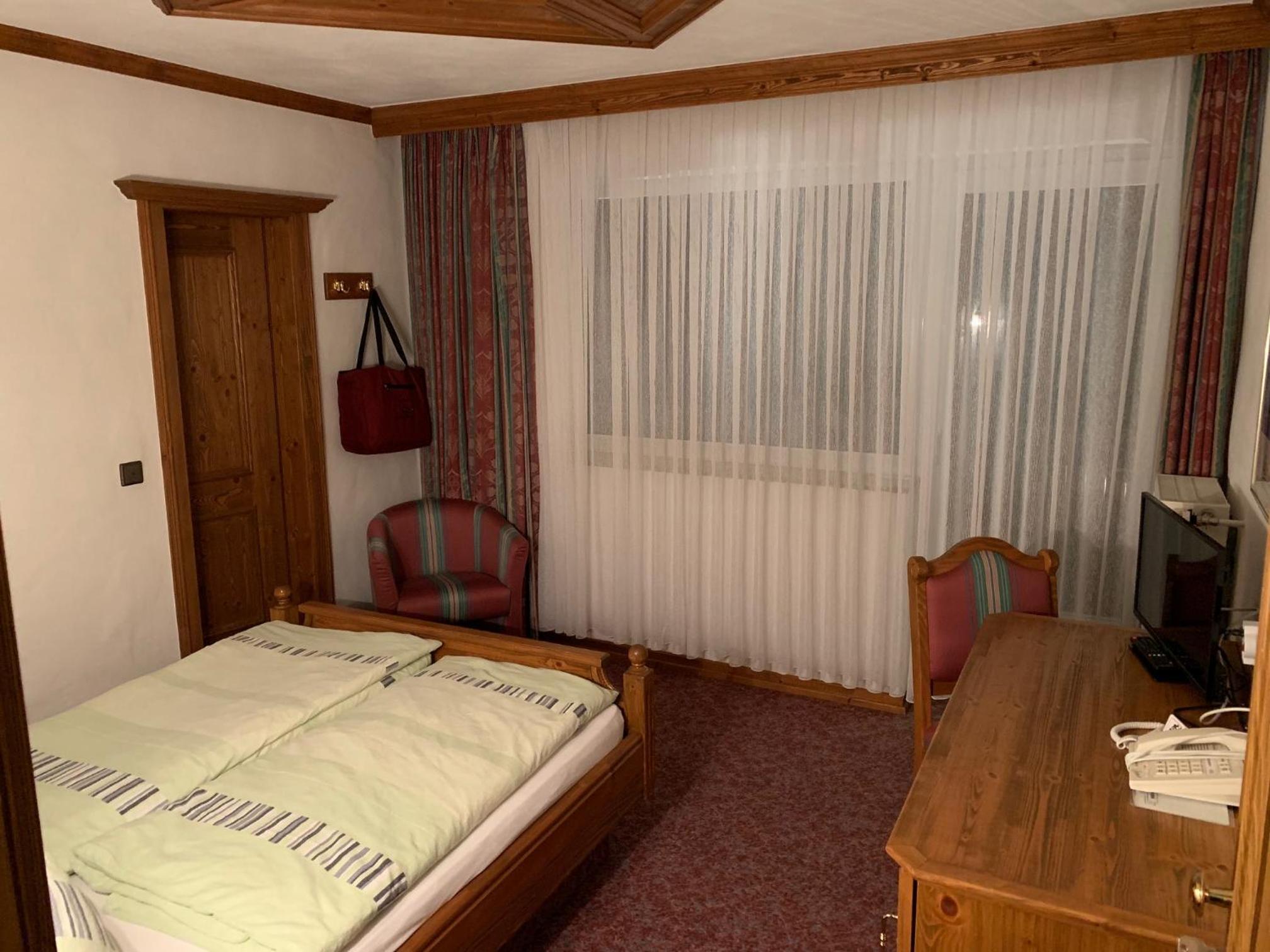 Small Single Room photo 2