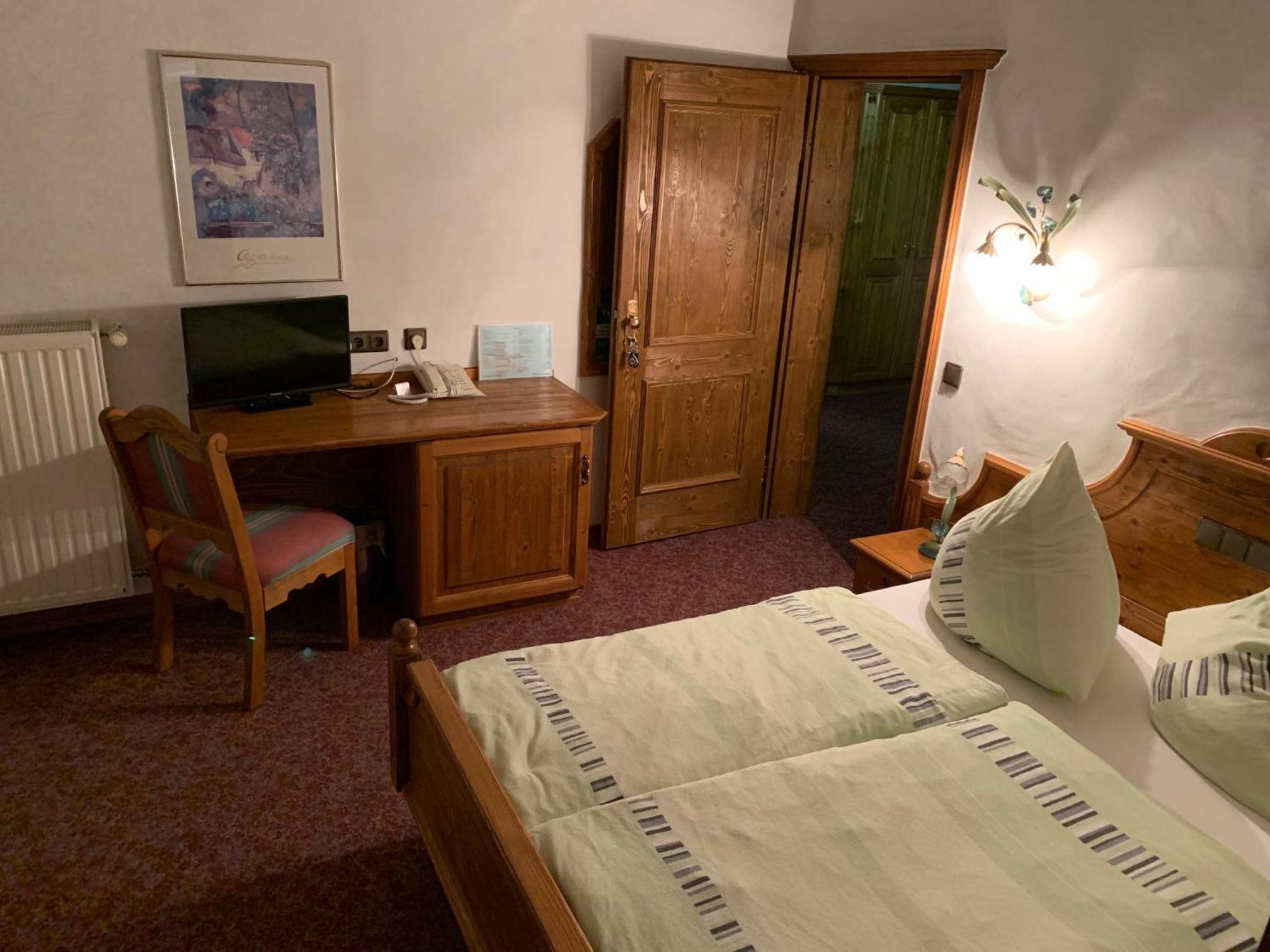 Small Single Room photo 3