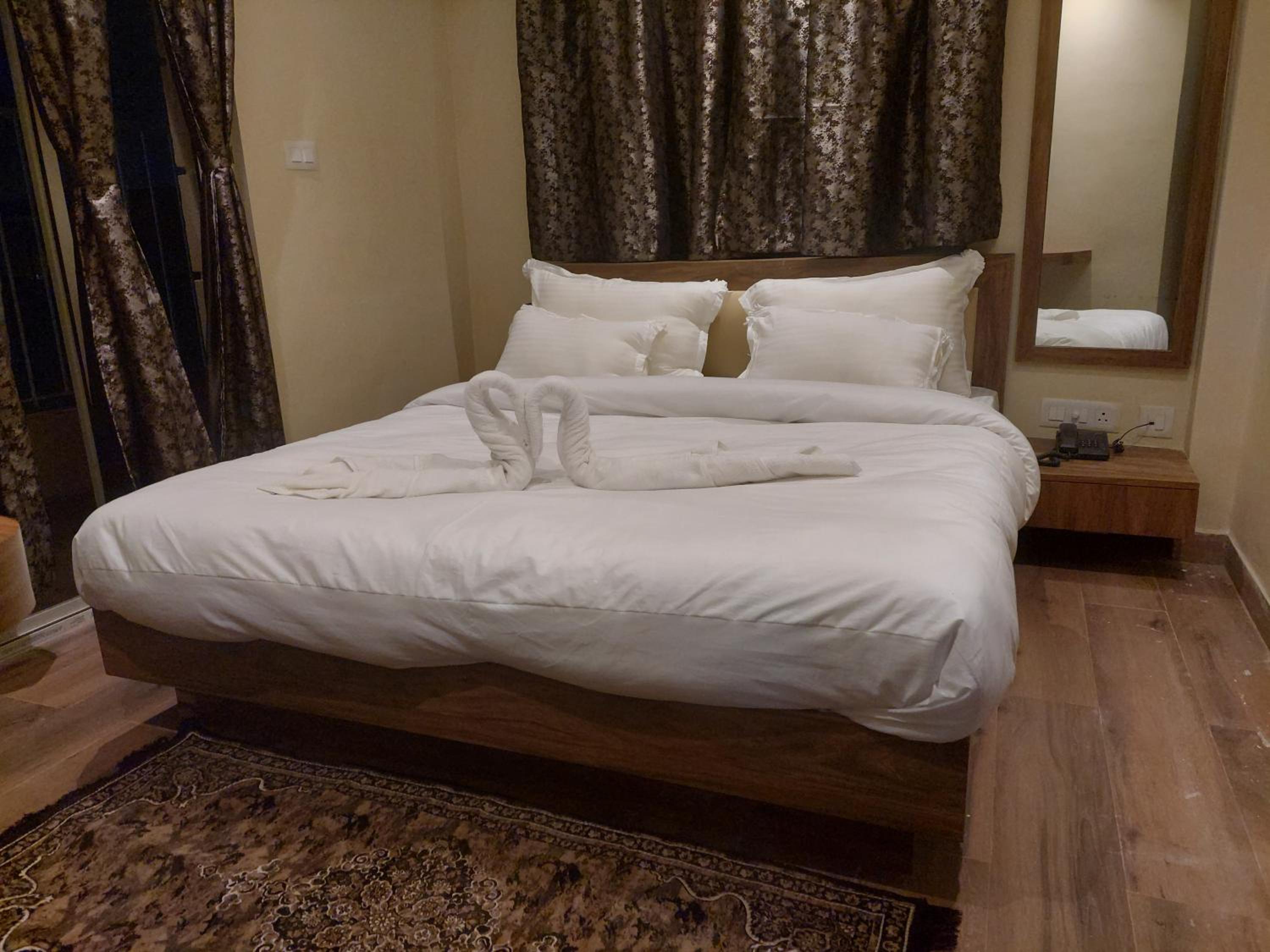 Double Room with Shared Toilet - Photo 3