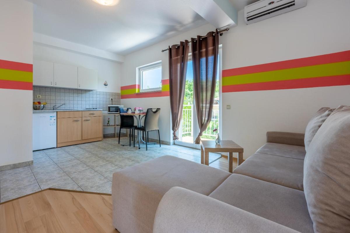 One-Bedroom Apartment photo 2