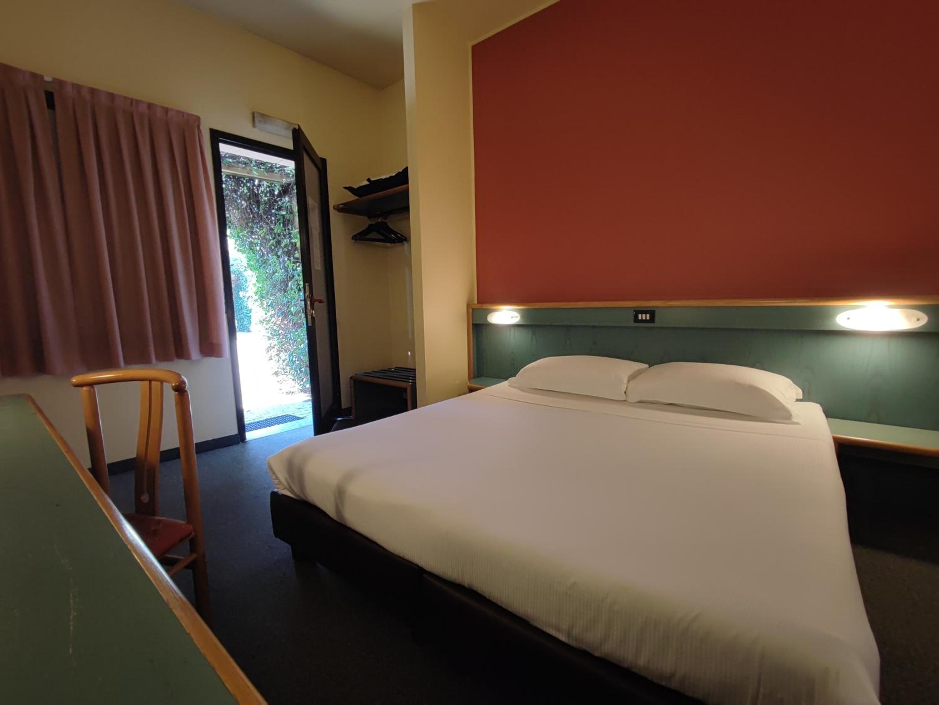Economy Triple Room photo 1
