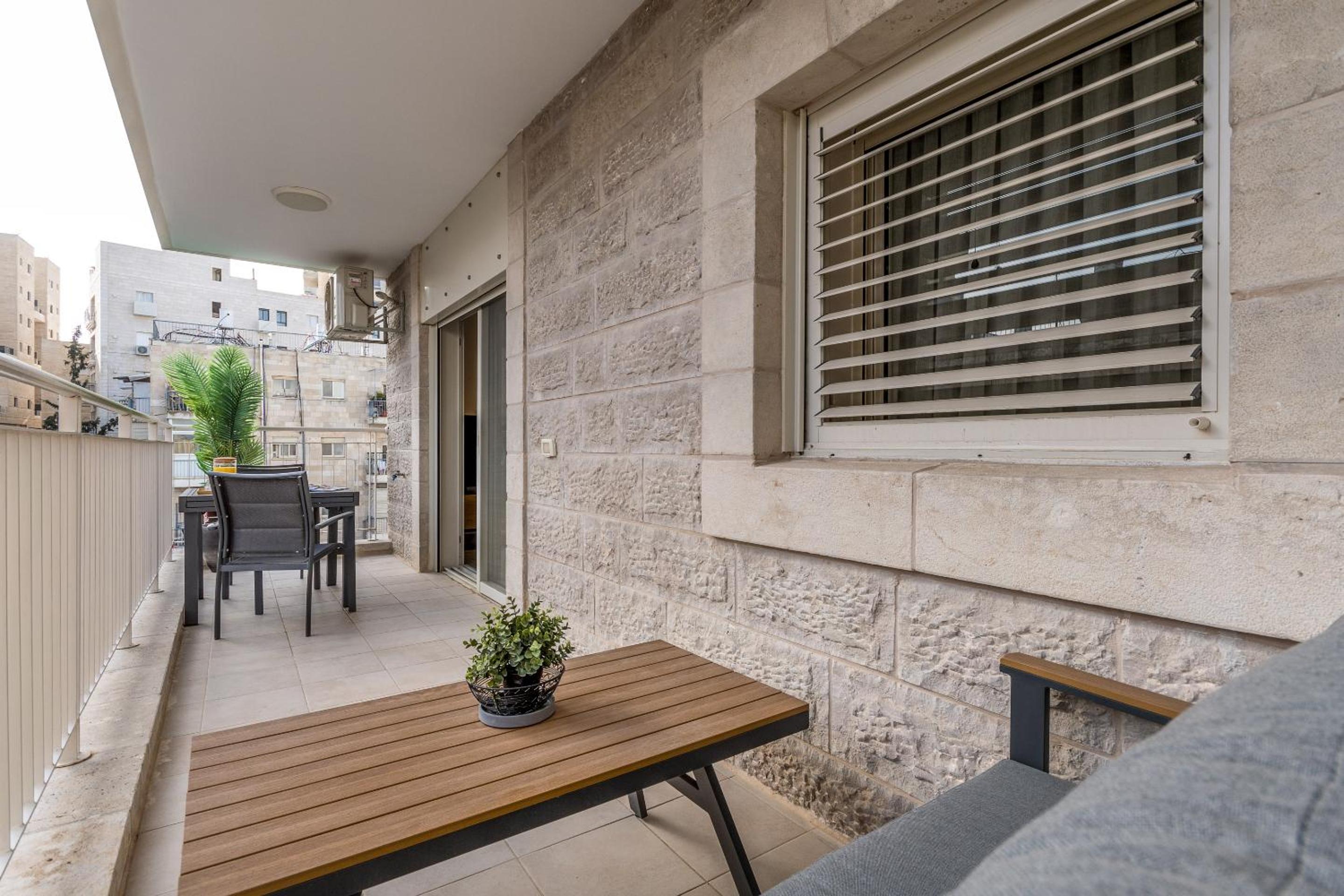 Apartment with Balcony photo 3