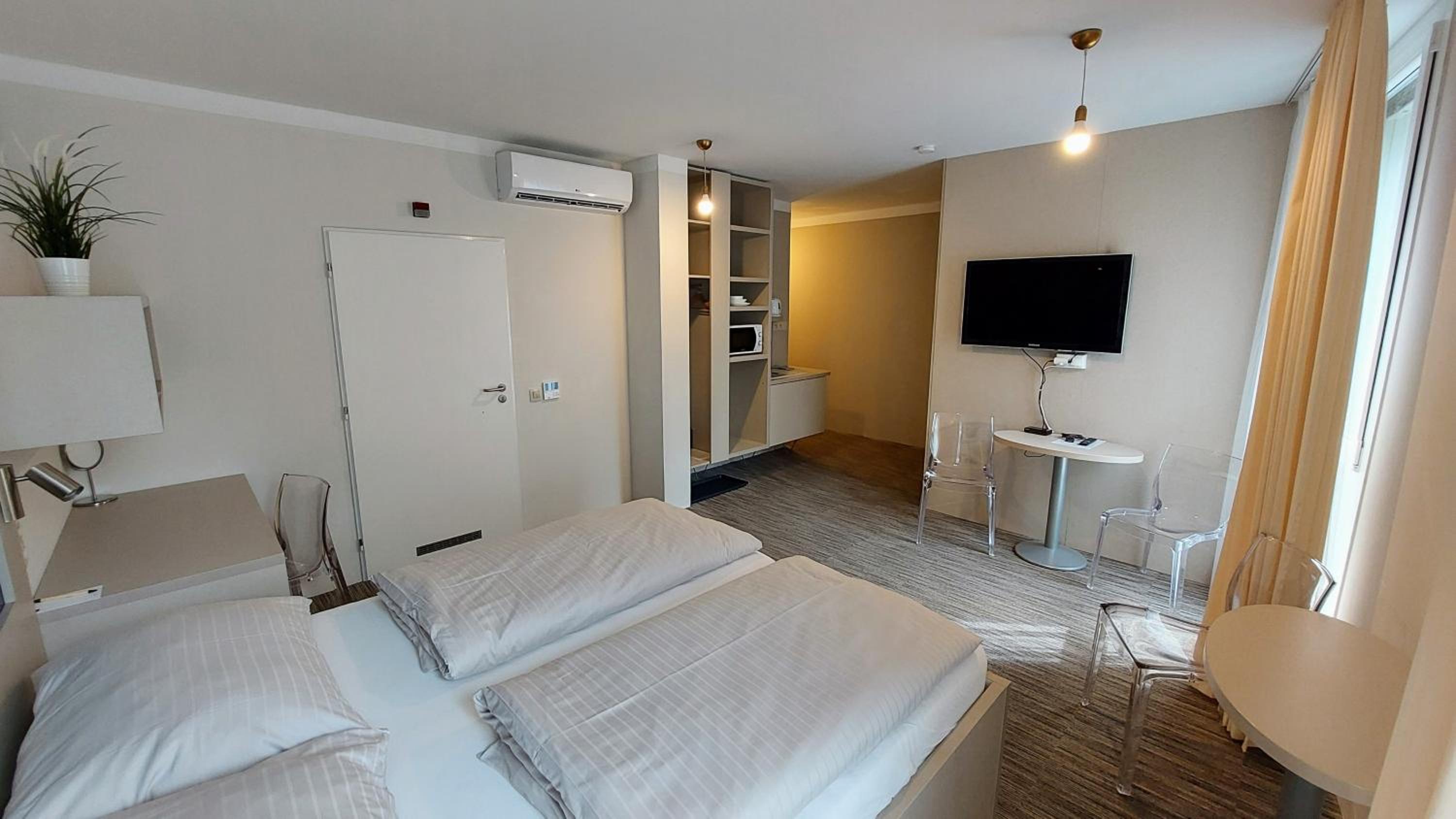 King Room - Disability Access photo 3