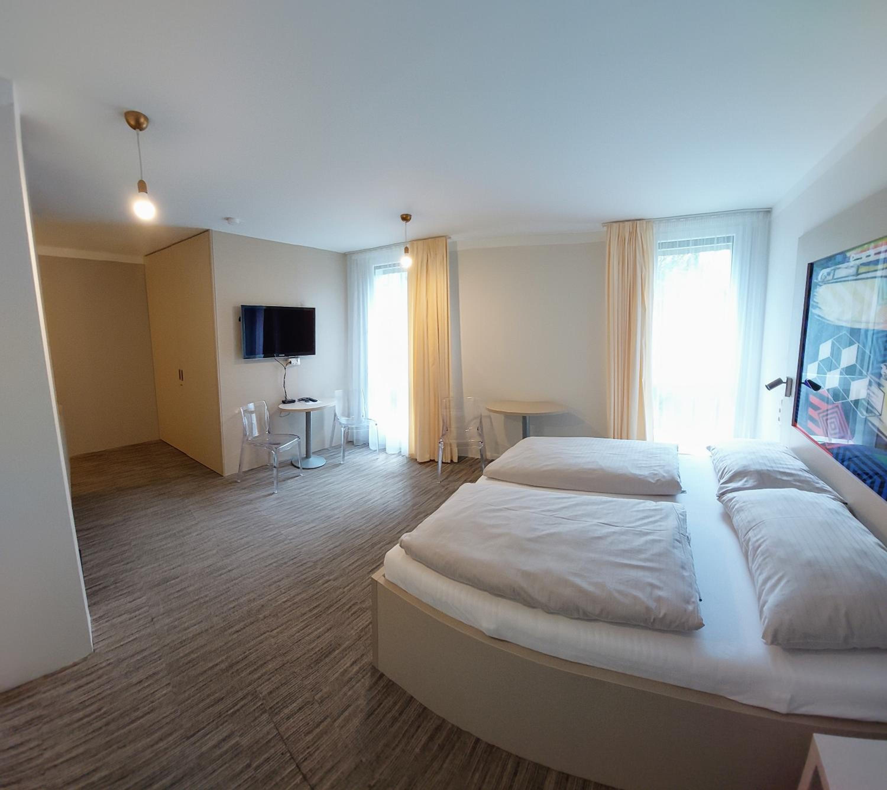 King Room - Disability Access photo 2