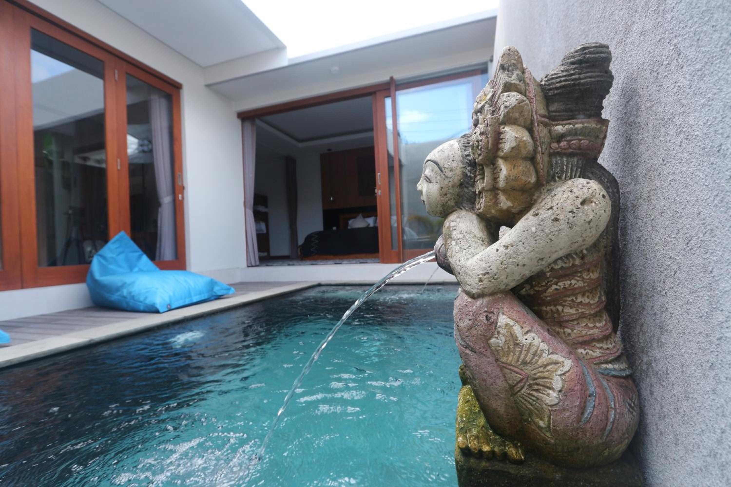 Villa with Private Pool - Photo 32