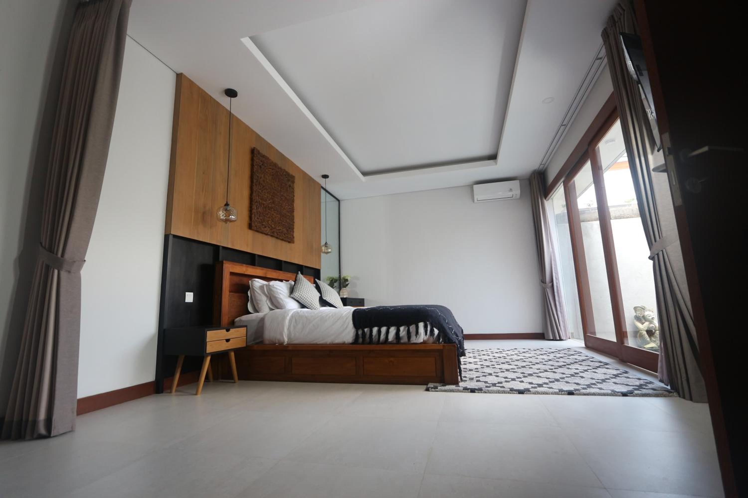 Villa with Private Pool - Photo 26