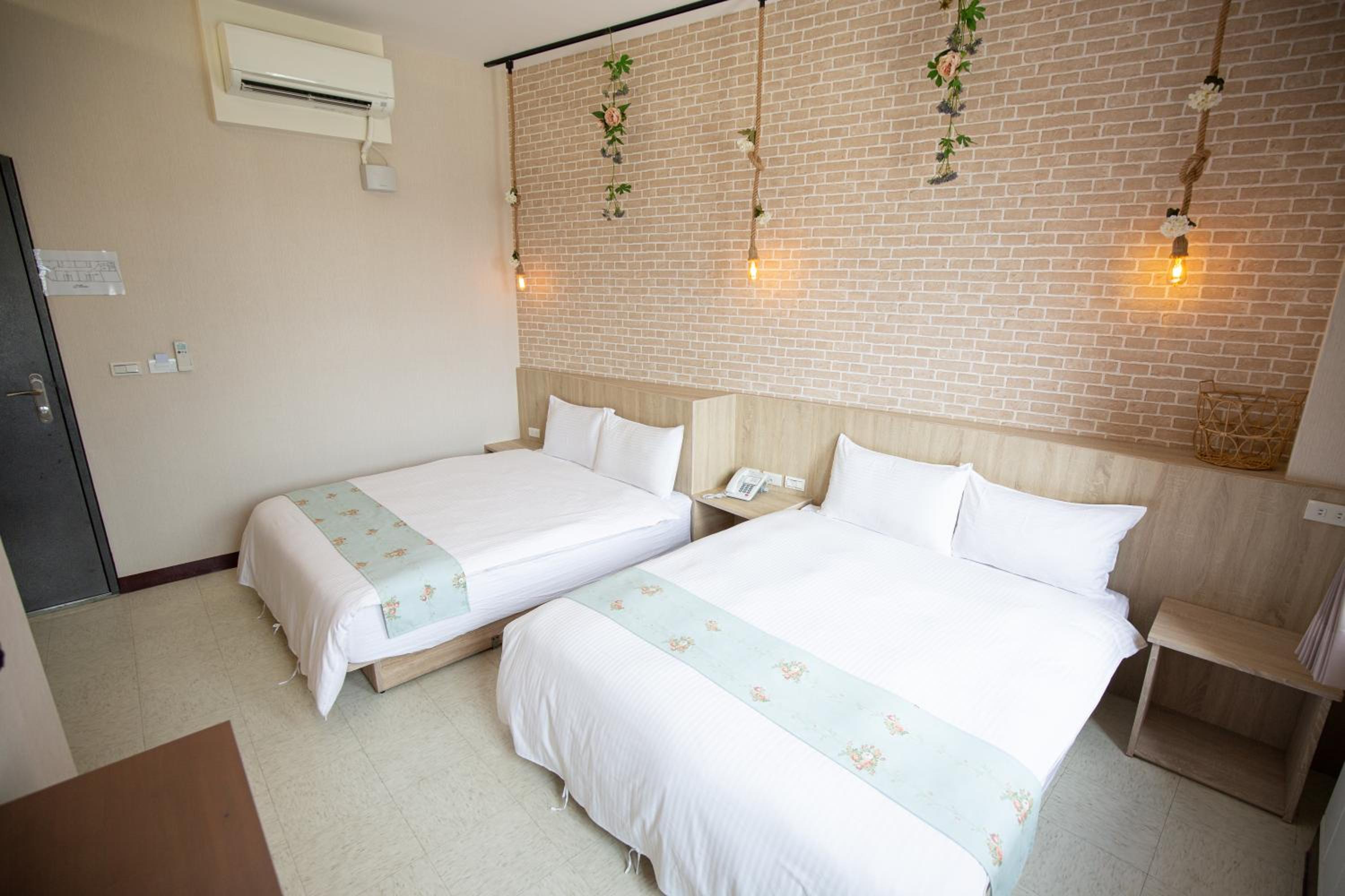 Deluxe Quadruple Room - Photo 3