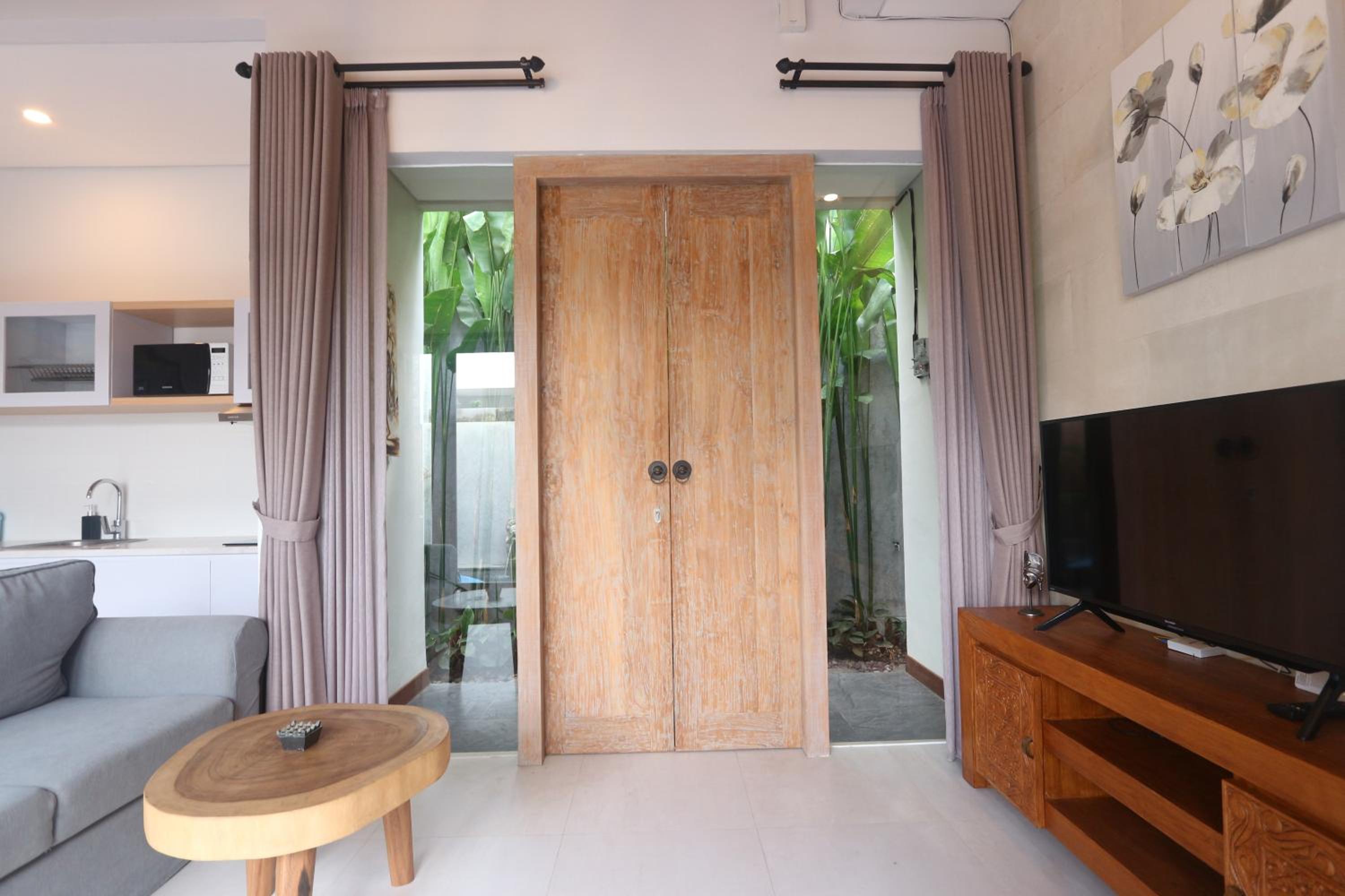 Villa with Private Pool - Photo 6