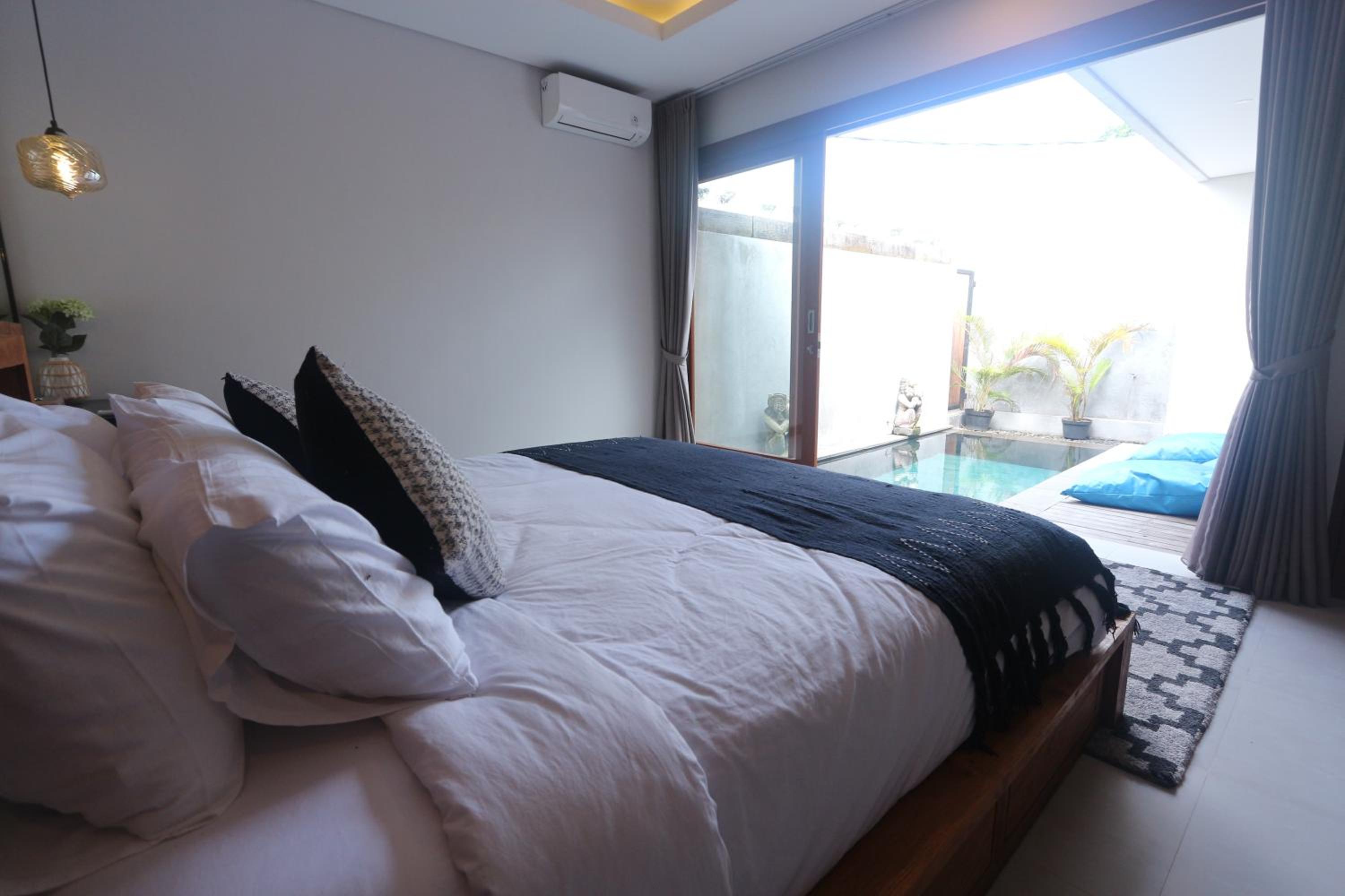Villa with Private Pool - Photo 8