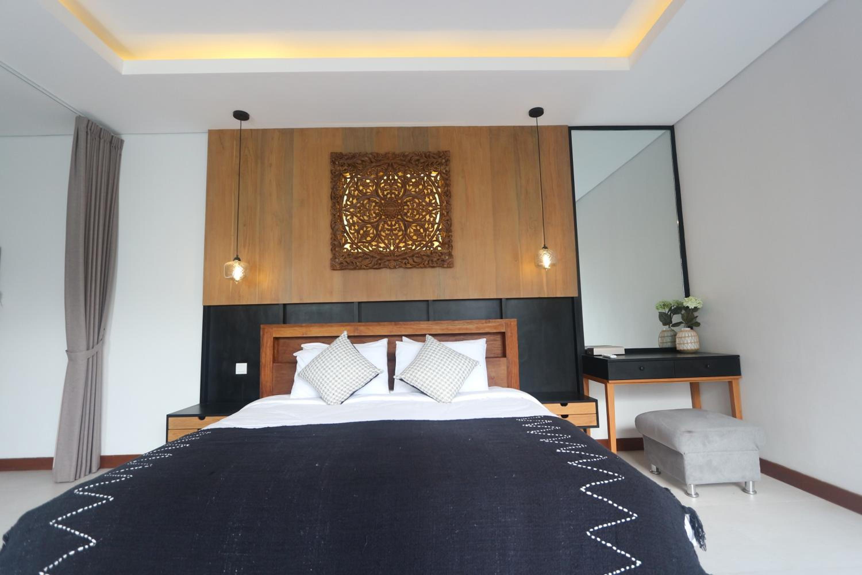 Villa with Private Pool - Photo 9