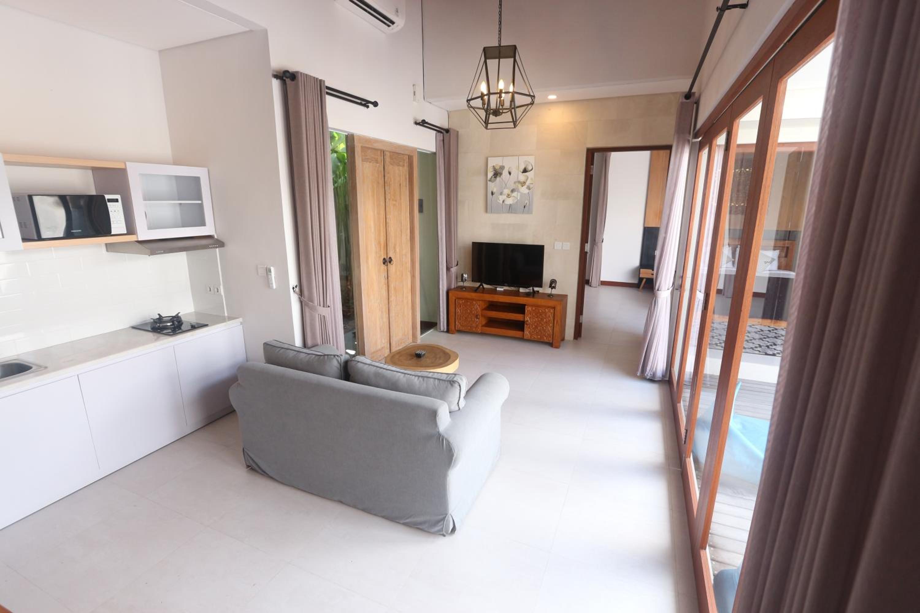 Villa with Private Pool - Photo 10