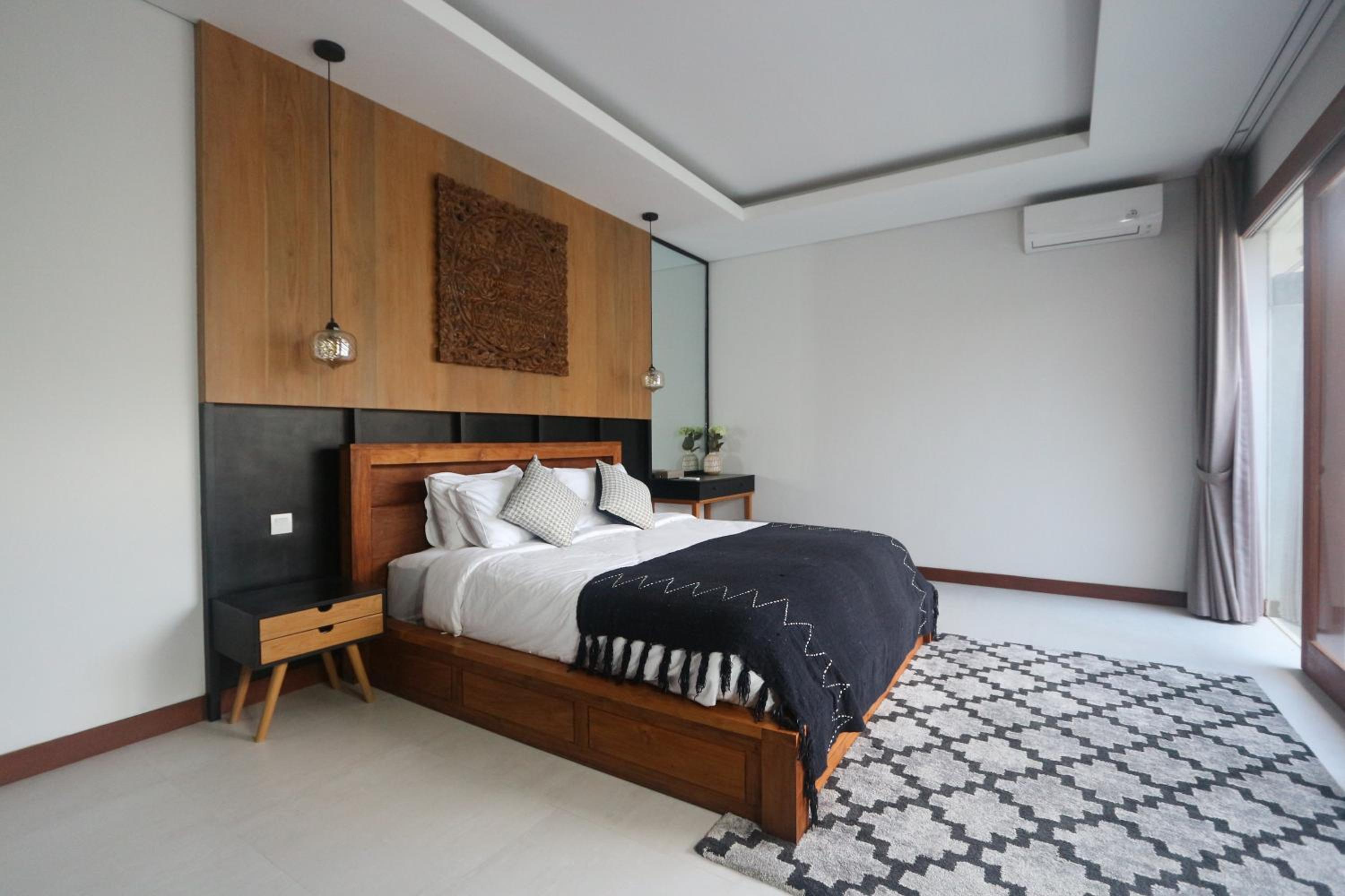 Villa with Private Pool - Photo 3