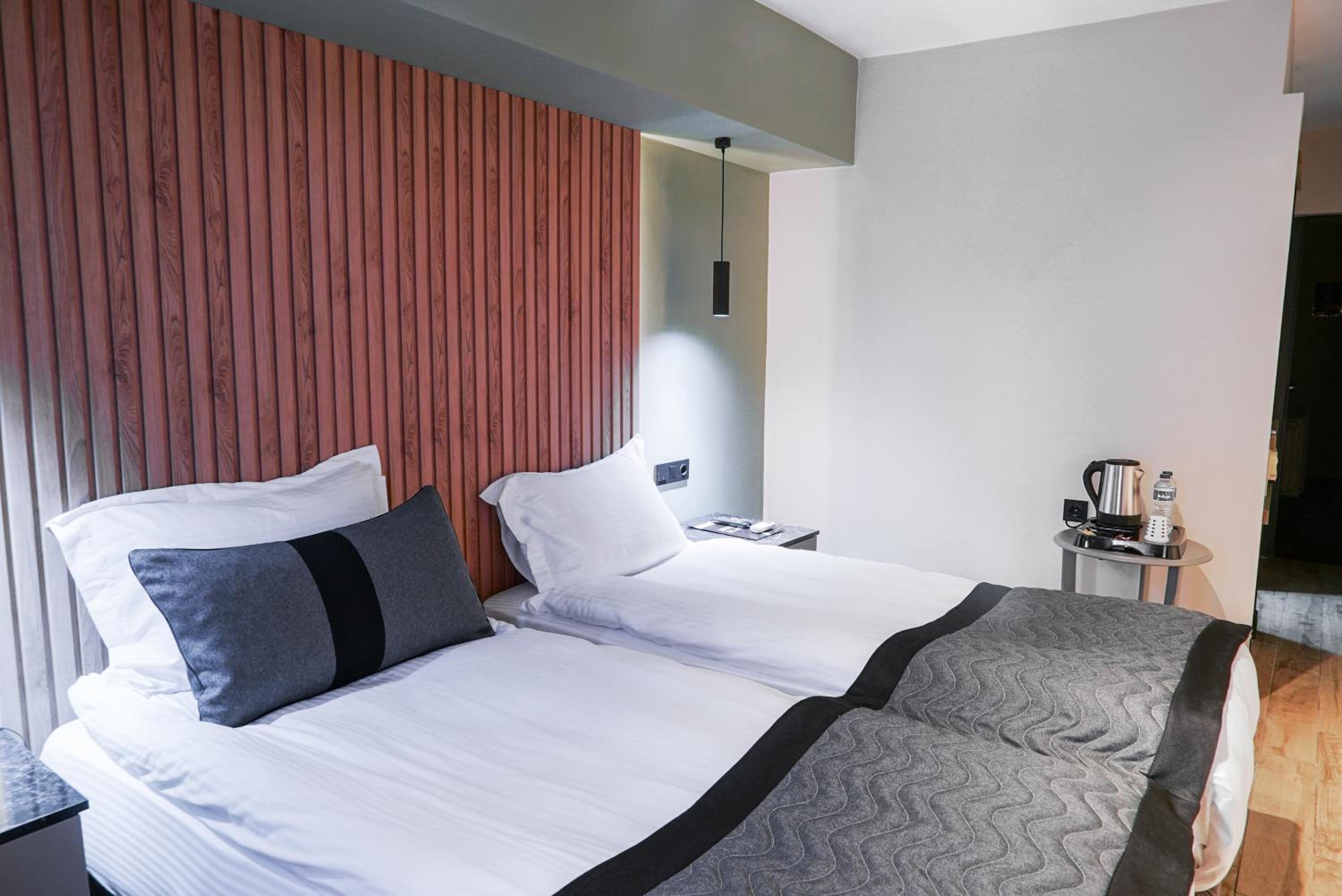Standard Double Room - Photo 7