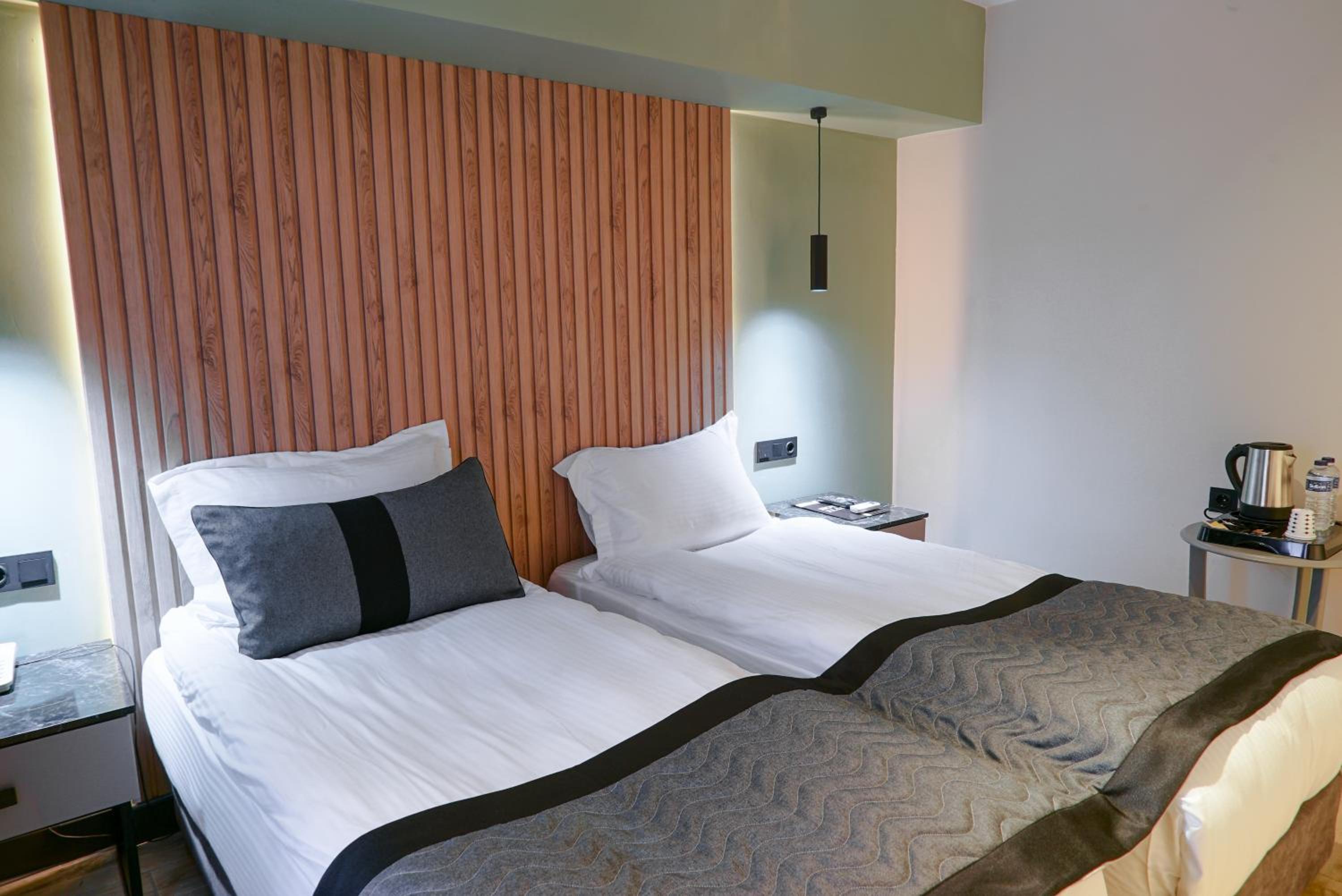Standard Double Room - Photo 8