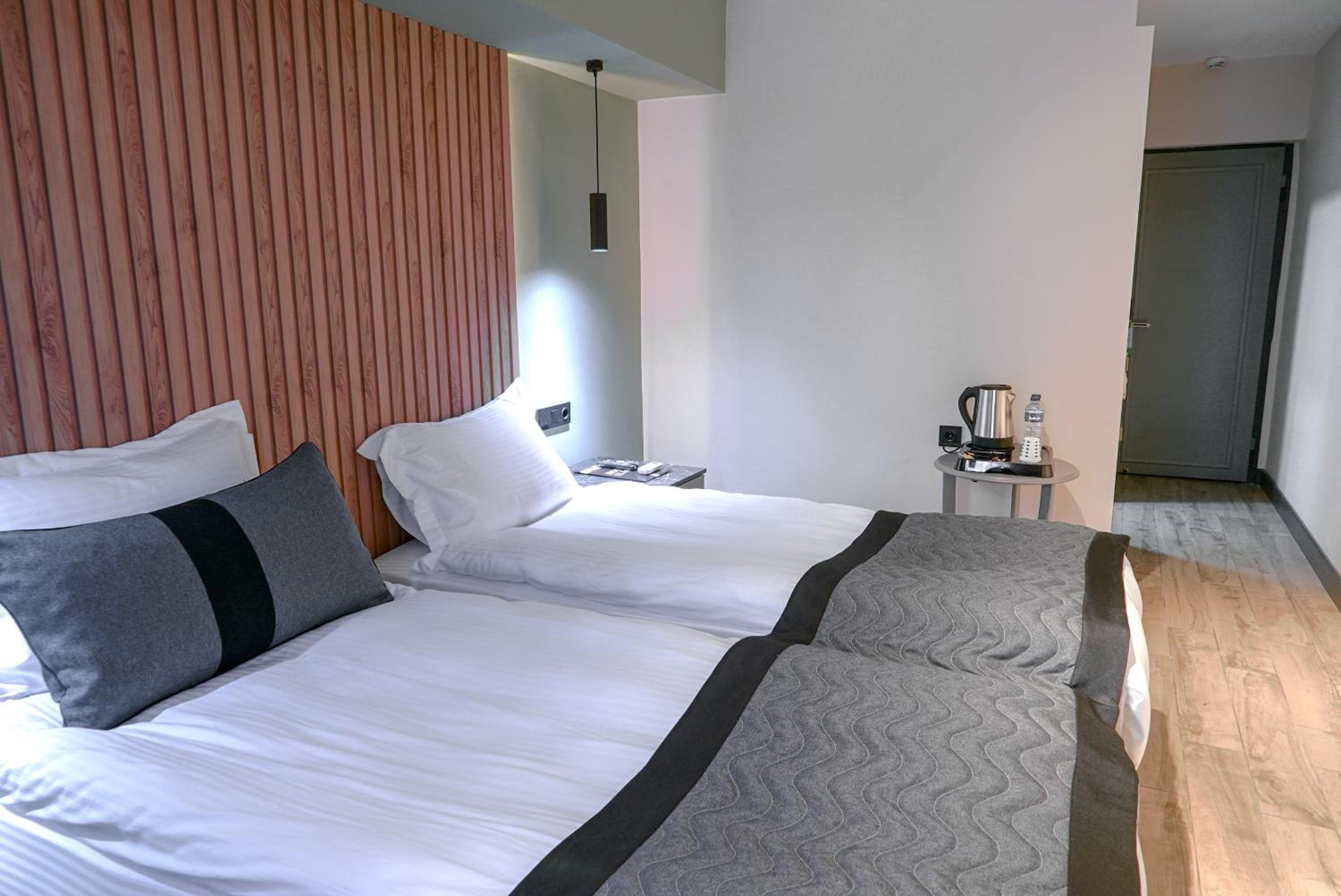 Standard Double Room - Photo 9