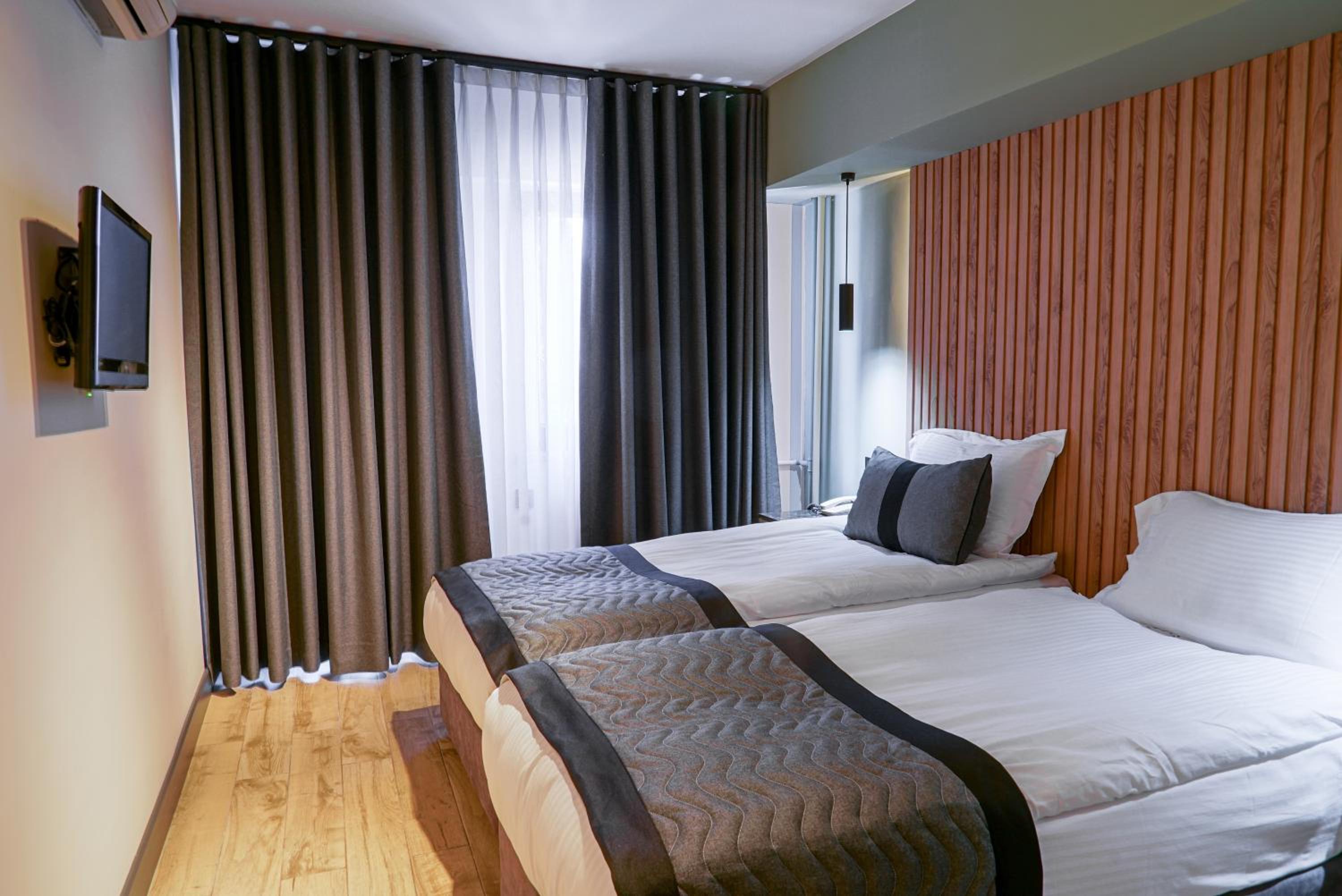 Standard Double Room - Photo 10