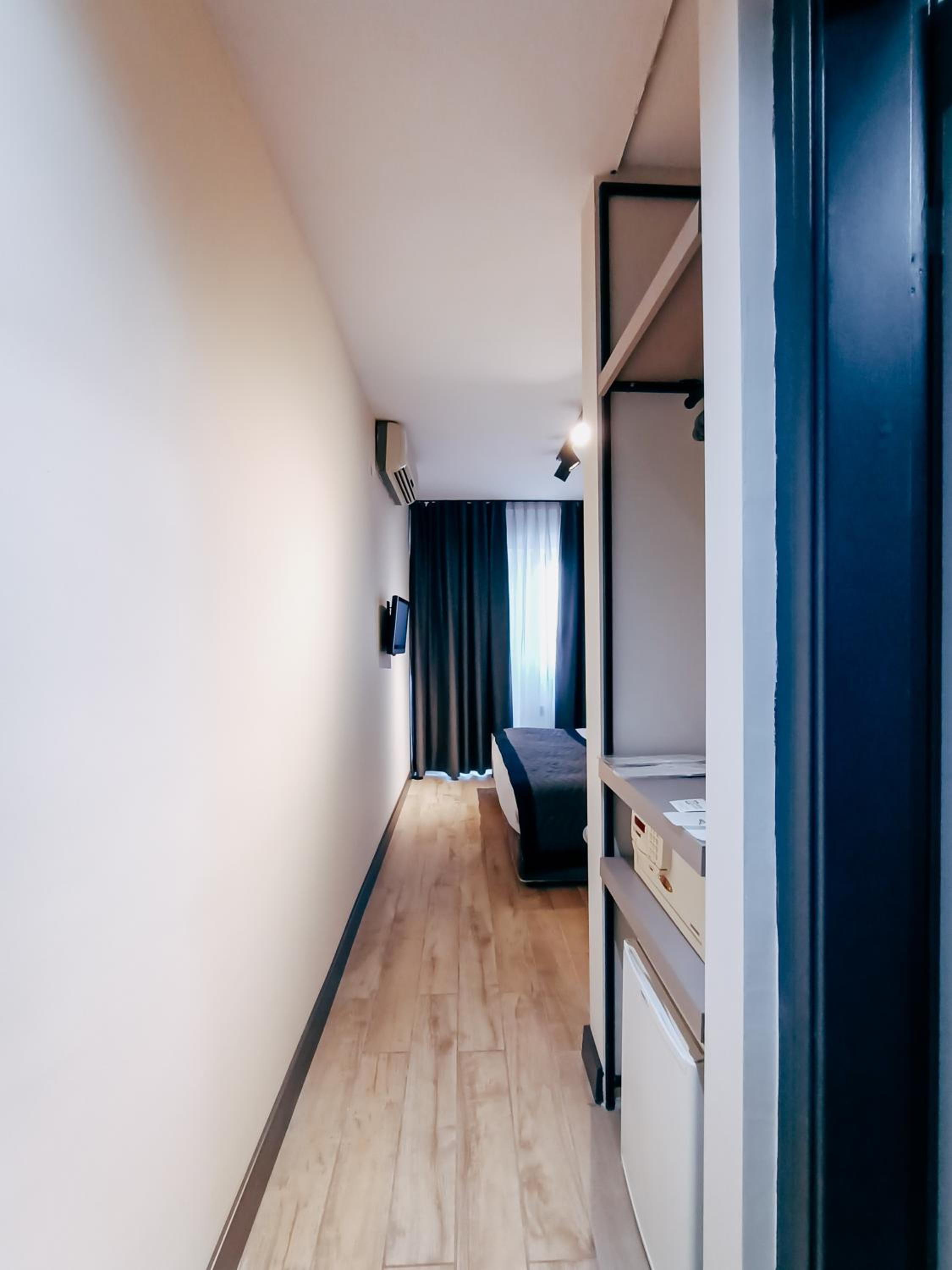 Standard Double Room - Photo 12
