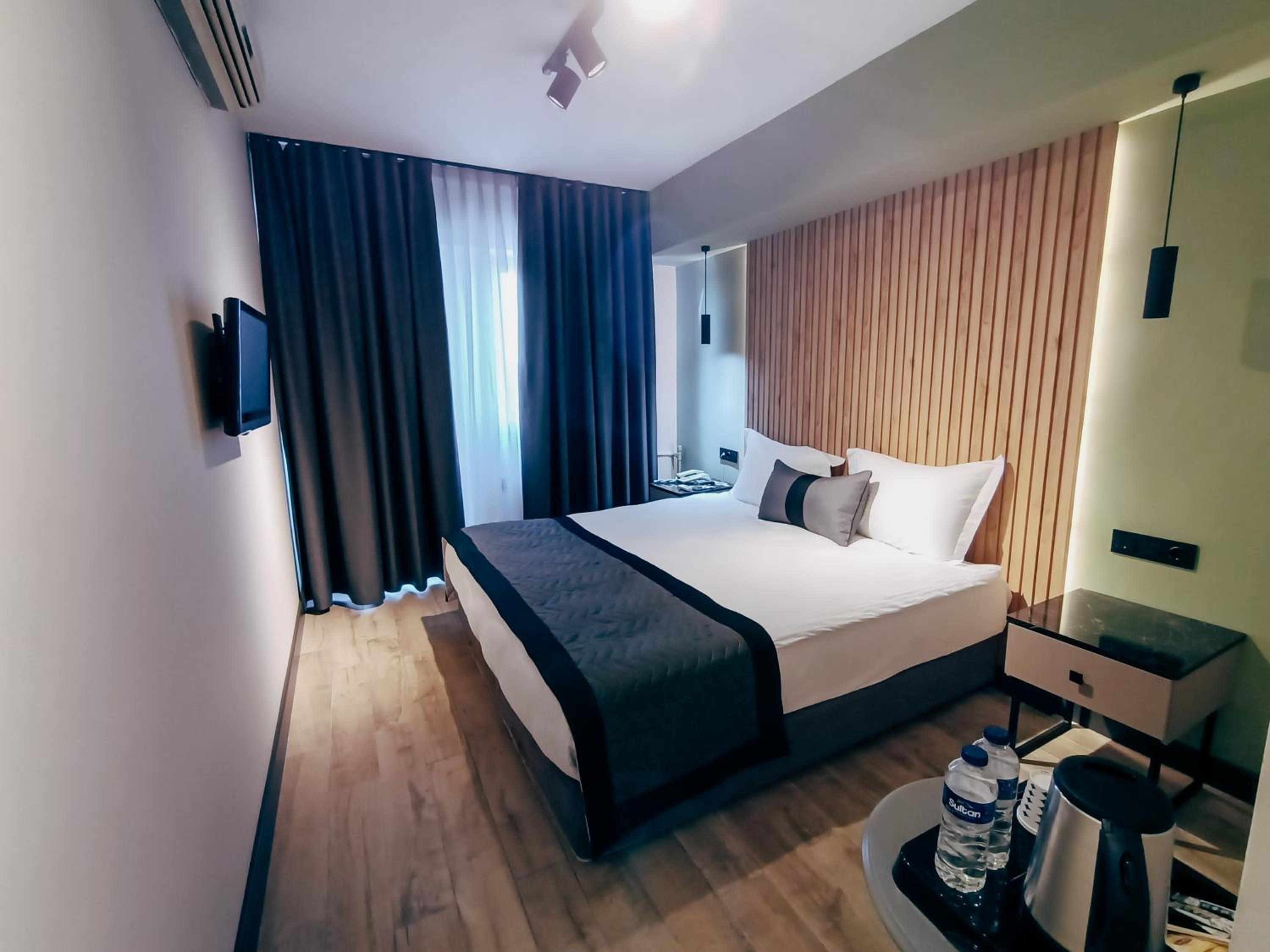 Standard Double Room - Photo 15