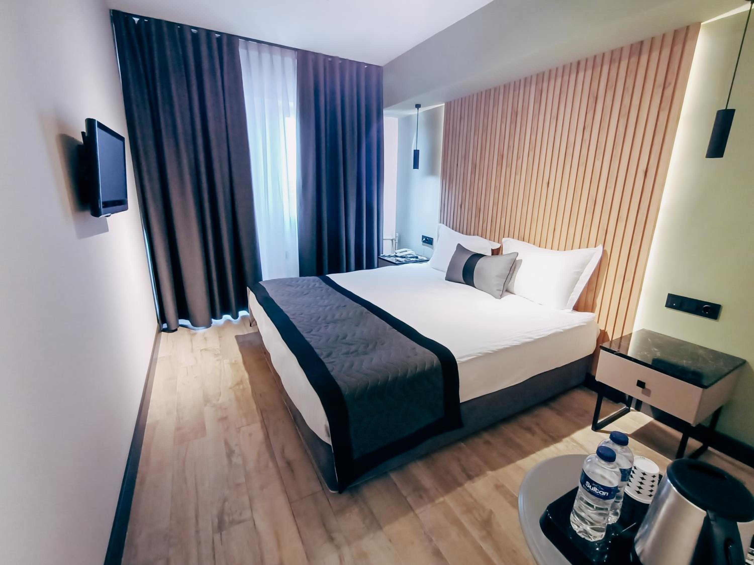 Standard Double Room - Photo 16
