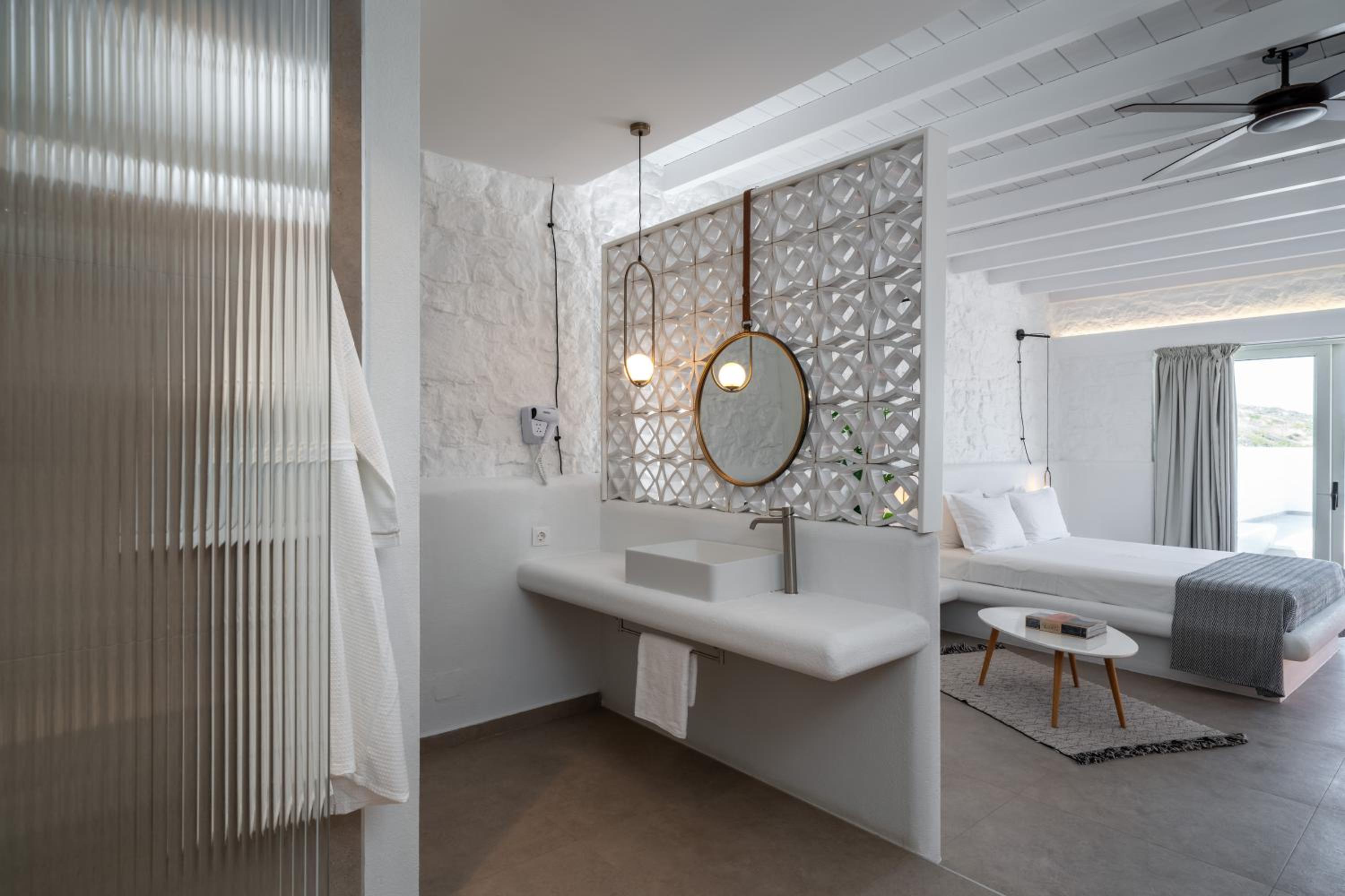 Luxury Suite with Private Pool and Sea View