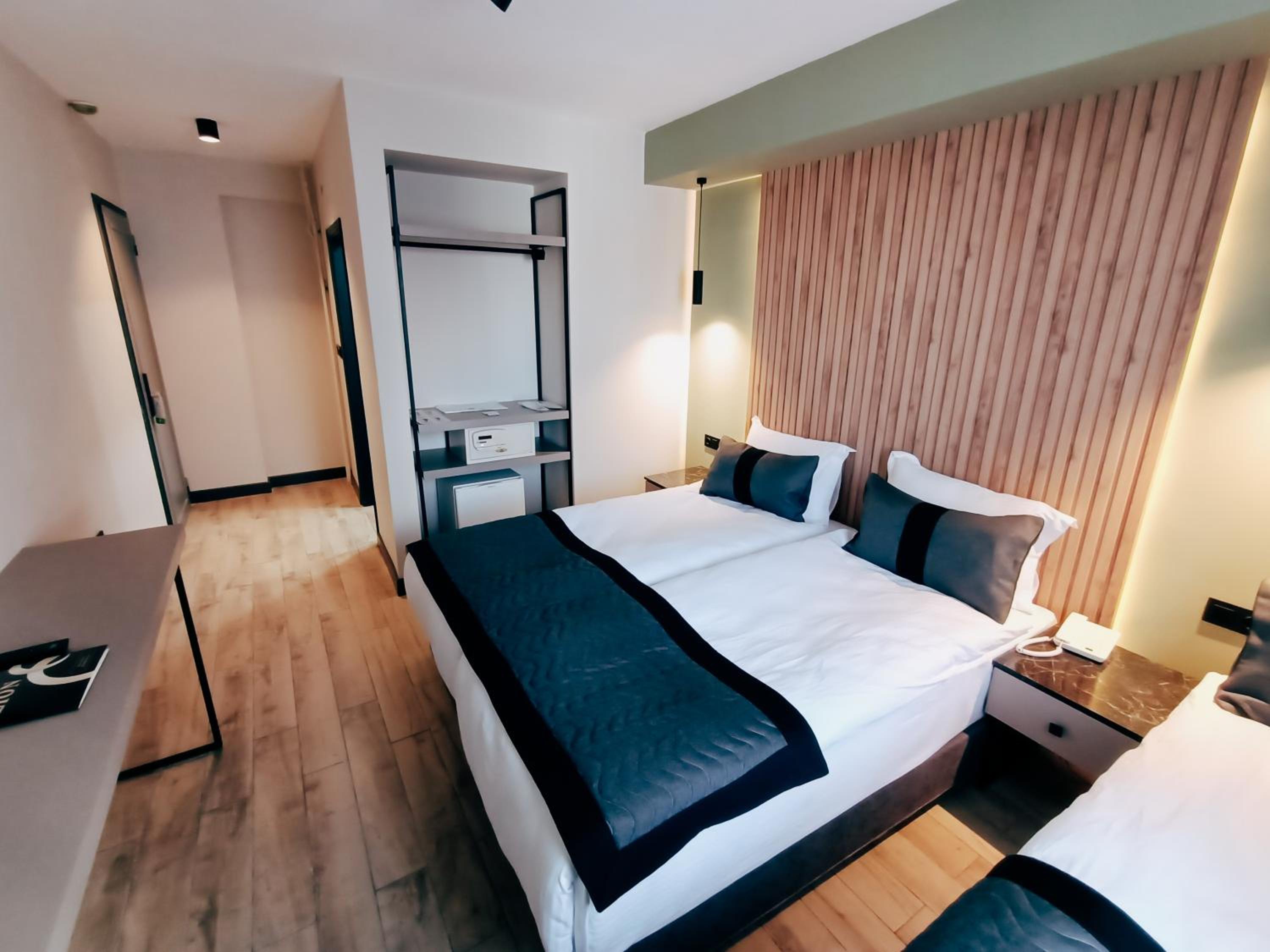 Standard Double Room - Photo 18