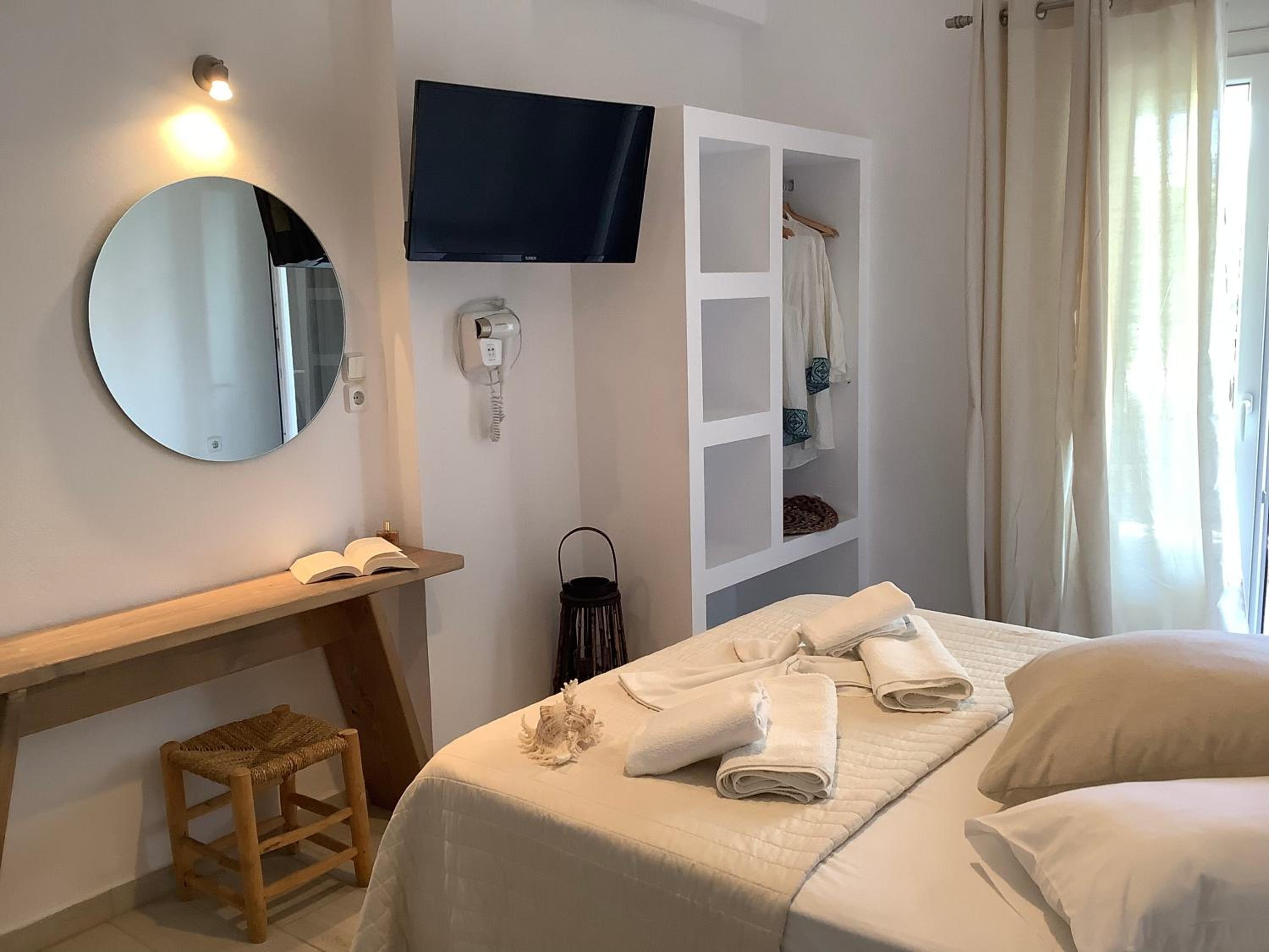 One-Bedroom Apartment with Balcony photo 1