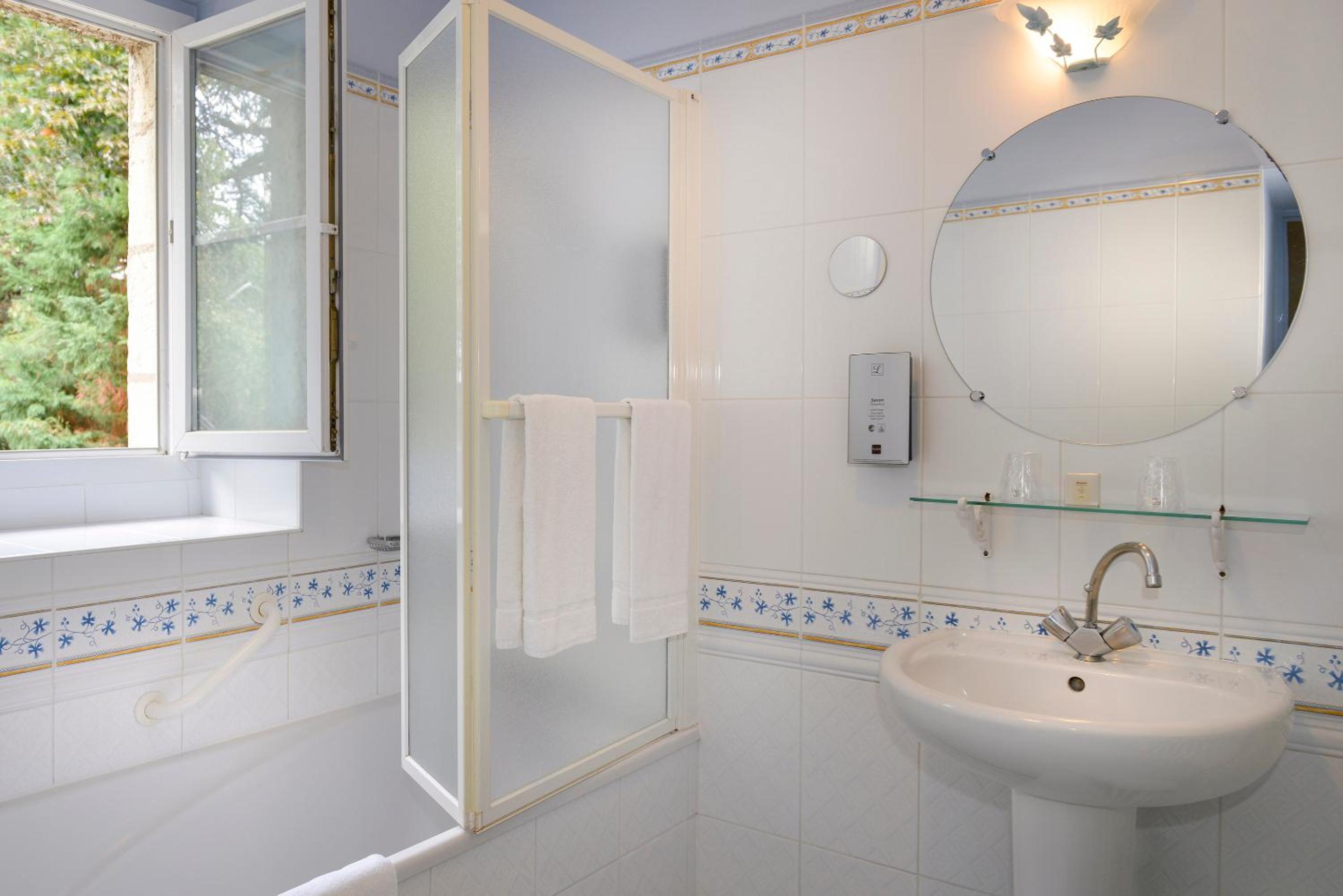 Double Room - Photo 6