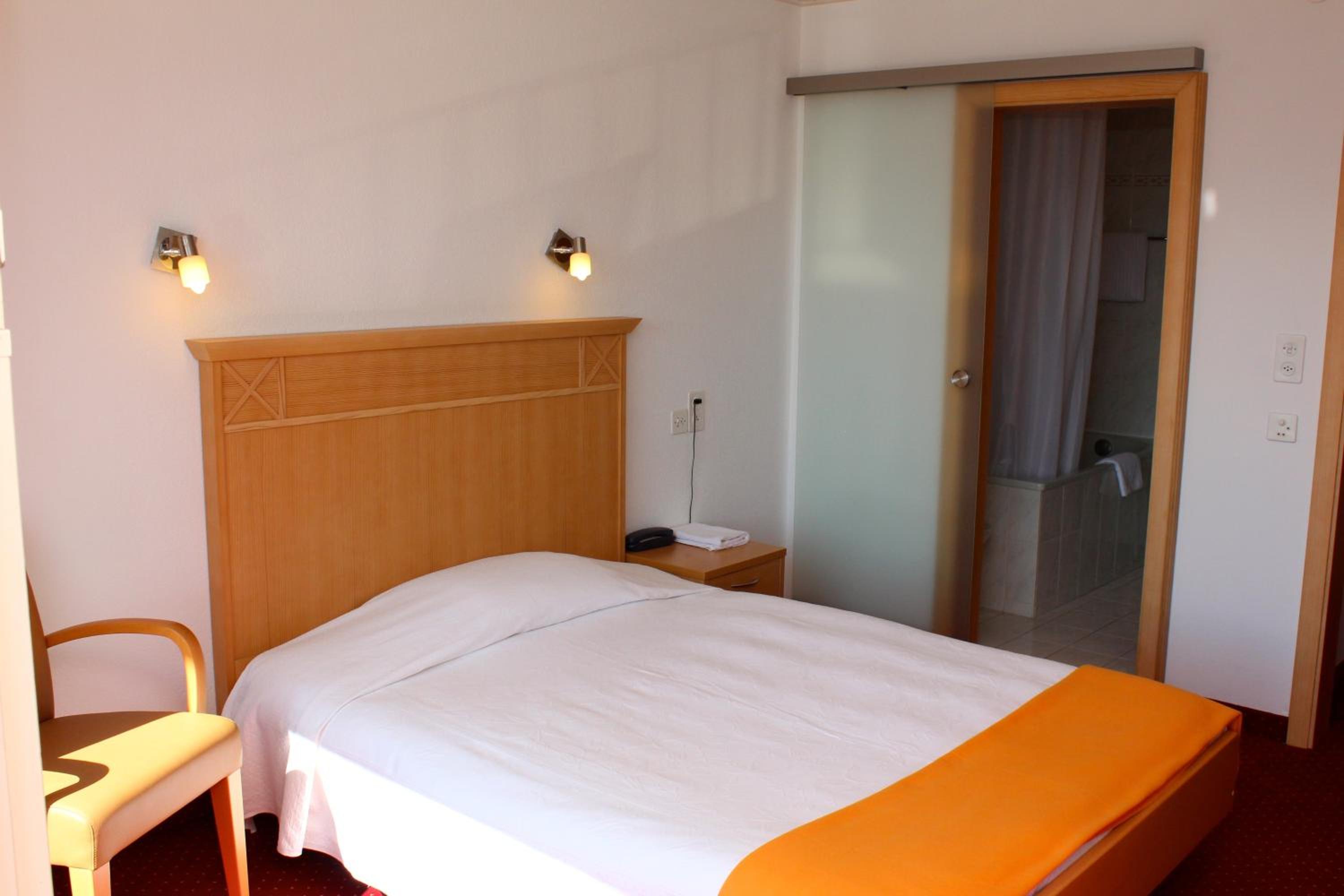 Superior Single Room with Balcony and Mountain View photo 2