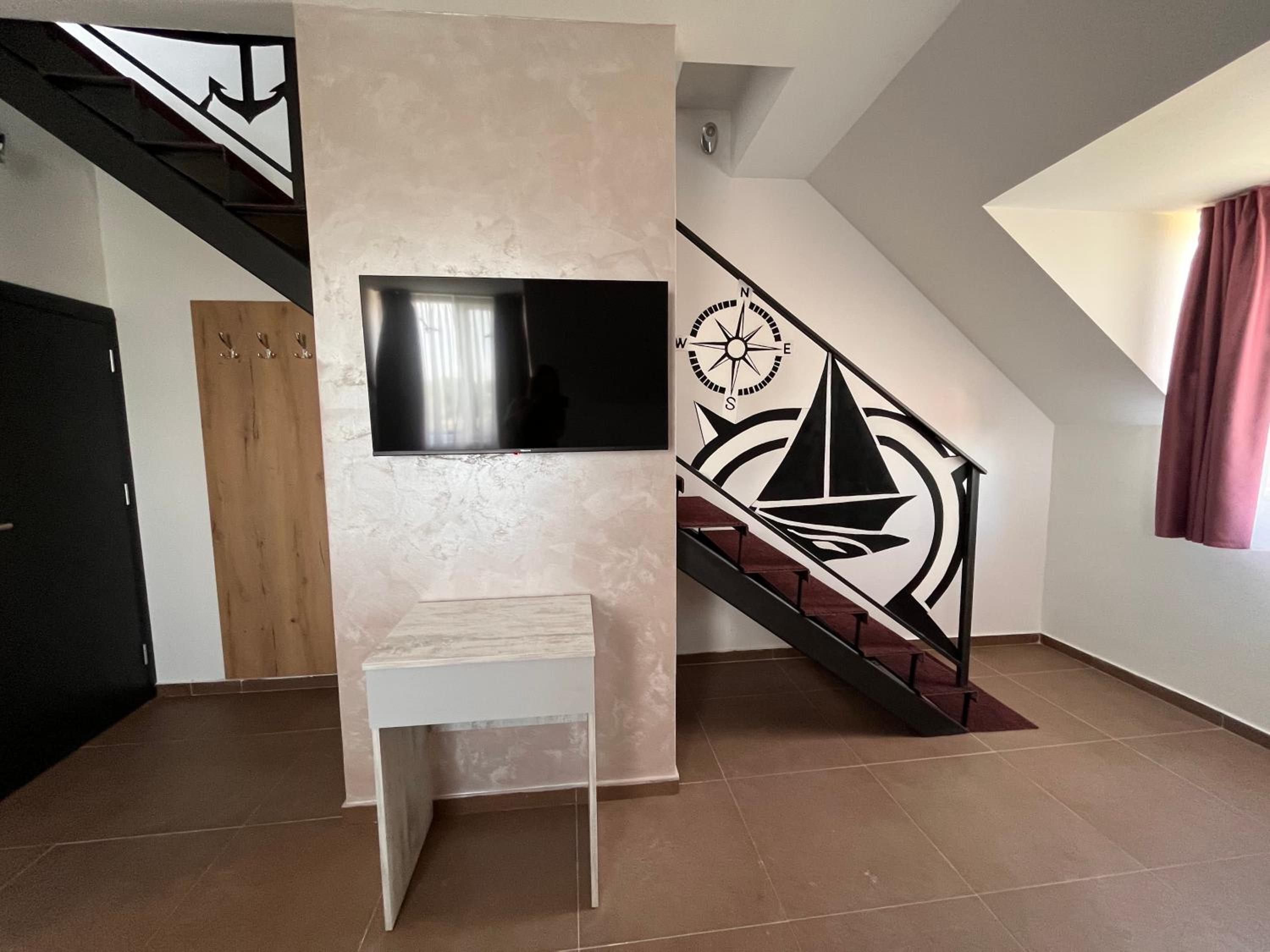 Penthouse Apartment - Photo 3