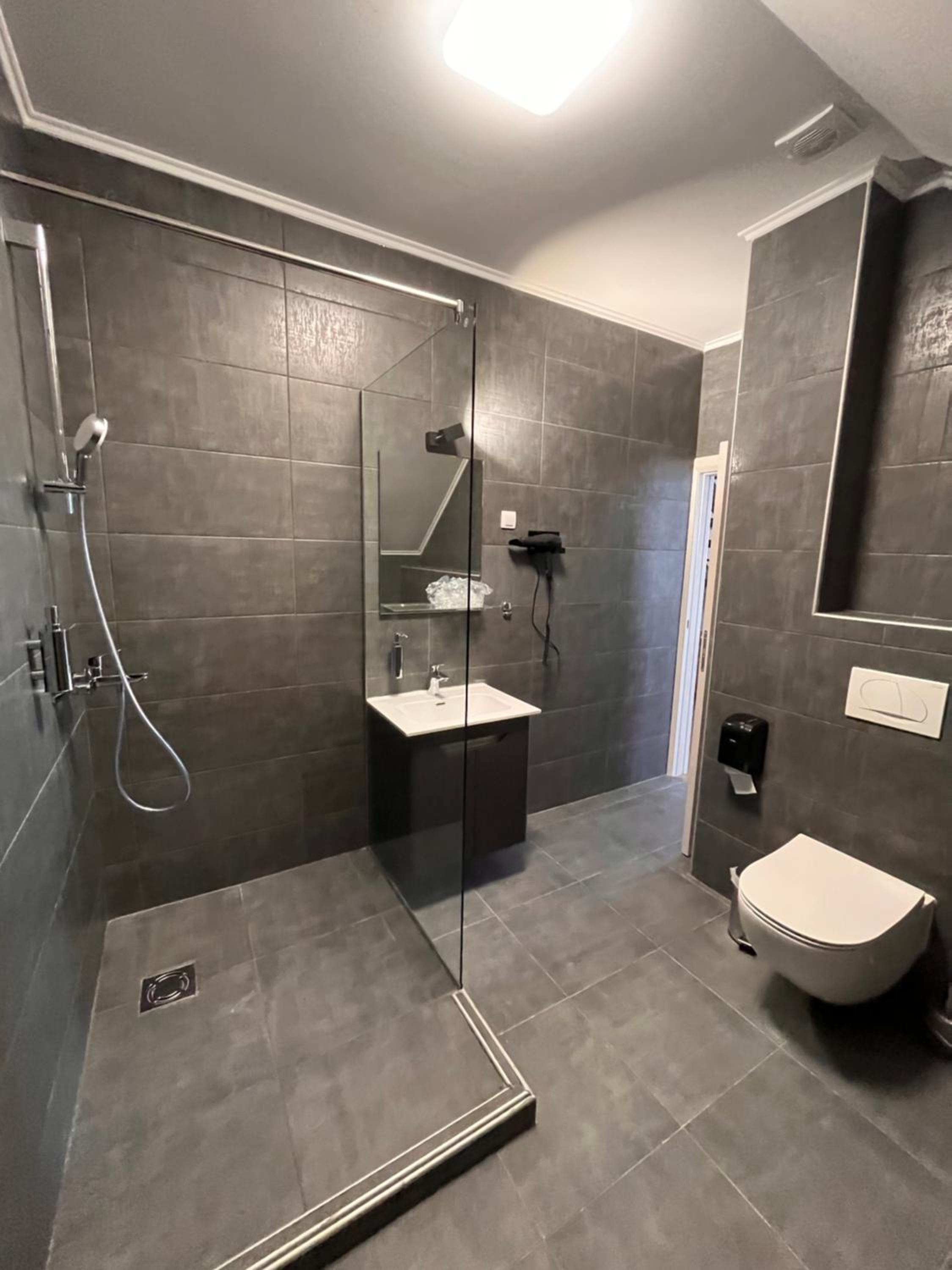 Penthouse Apartment - Photo 2