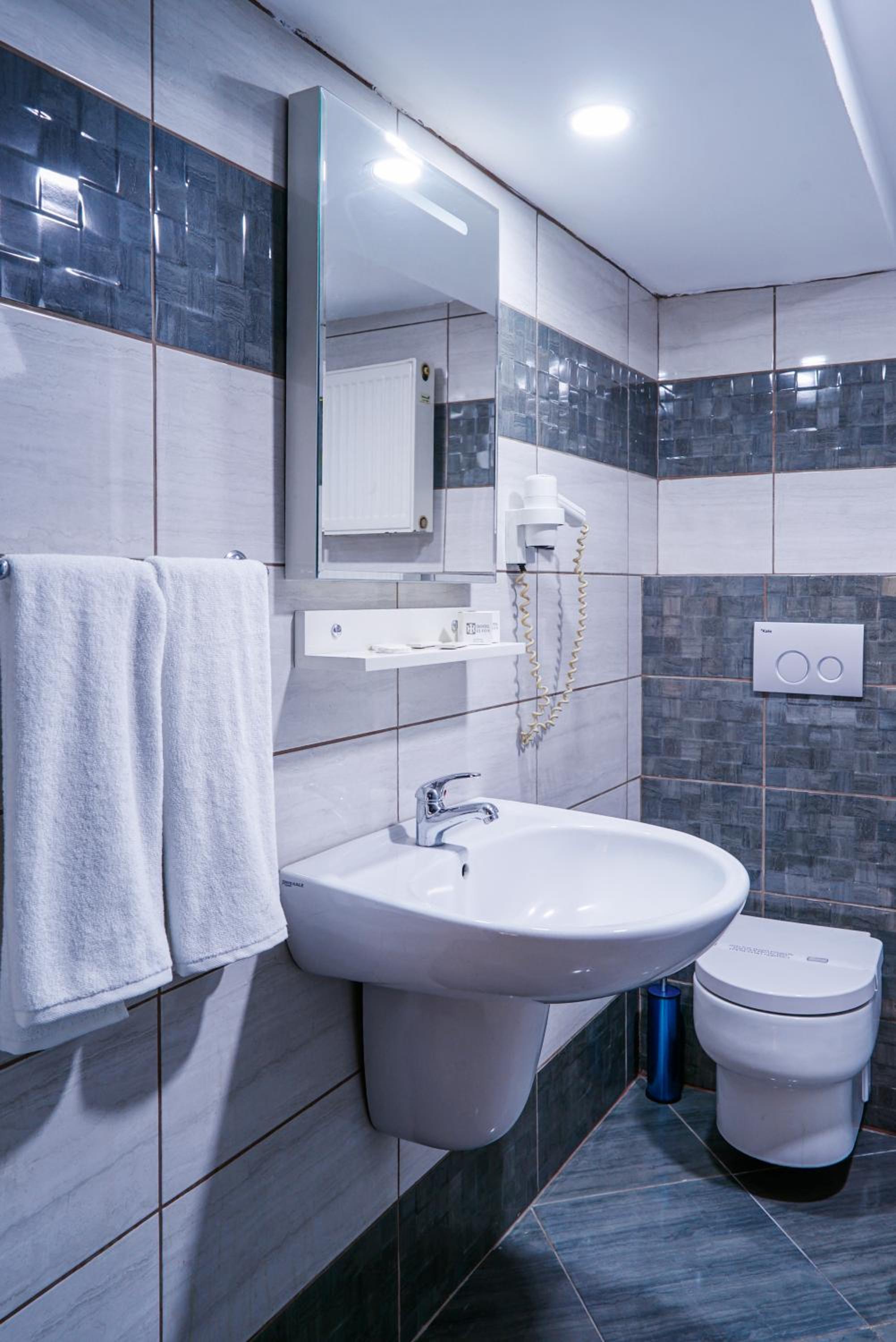 Standard Double Room - Photo 22
