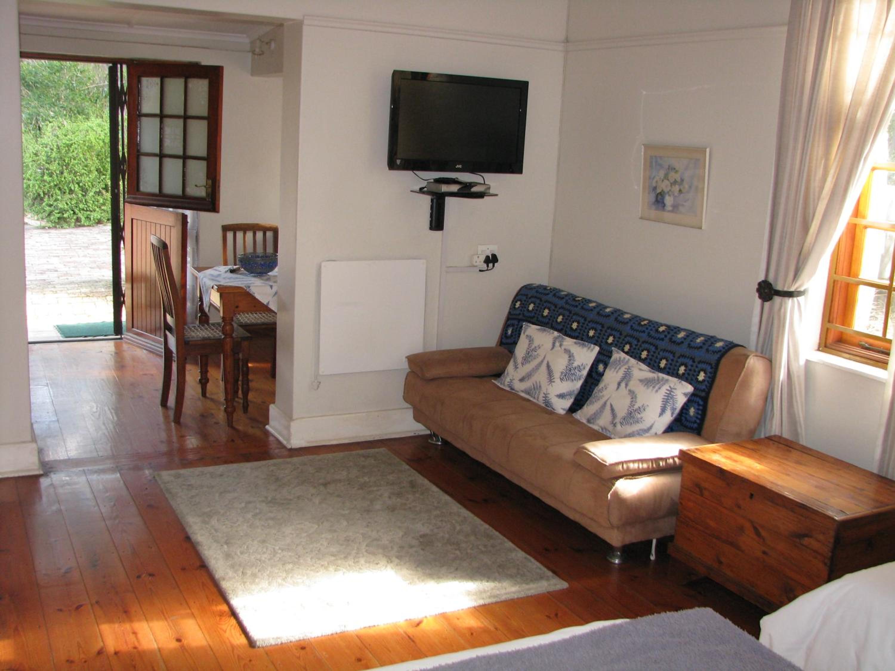 Twin Room with Private Bathroom photo 3