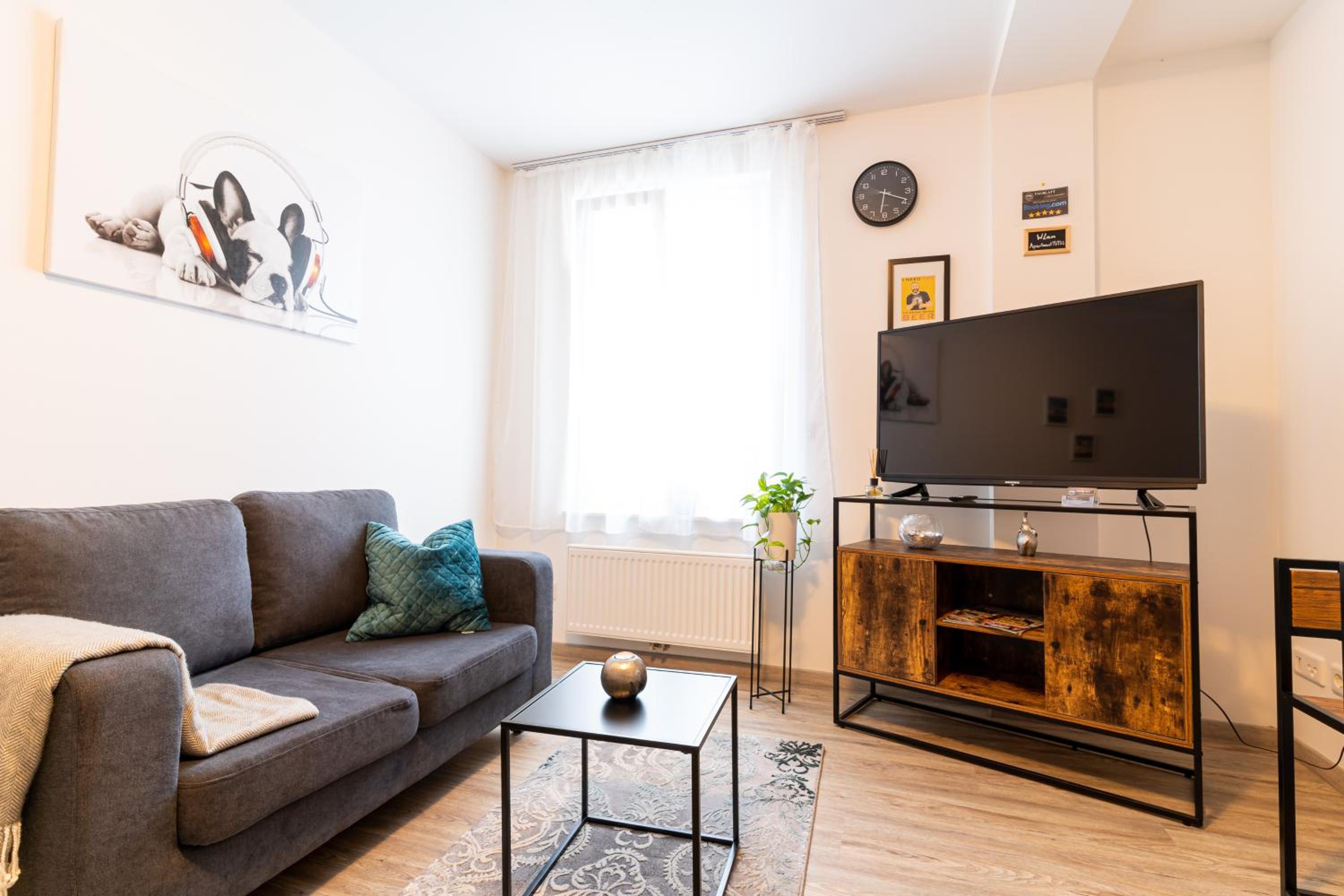One-Bedroom Apartment - Photo 3